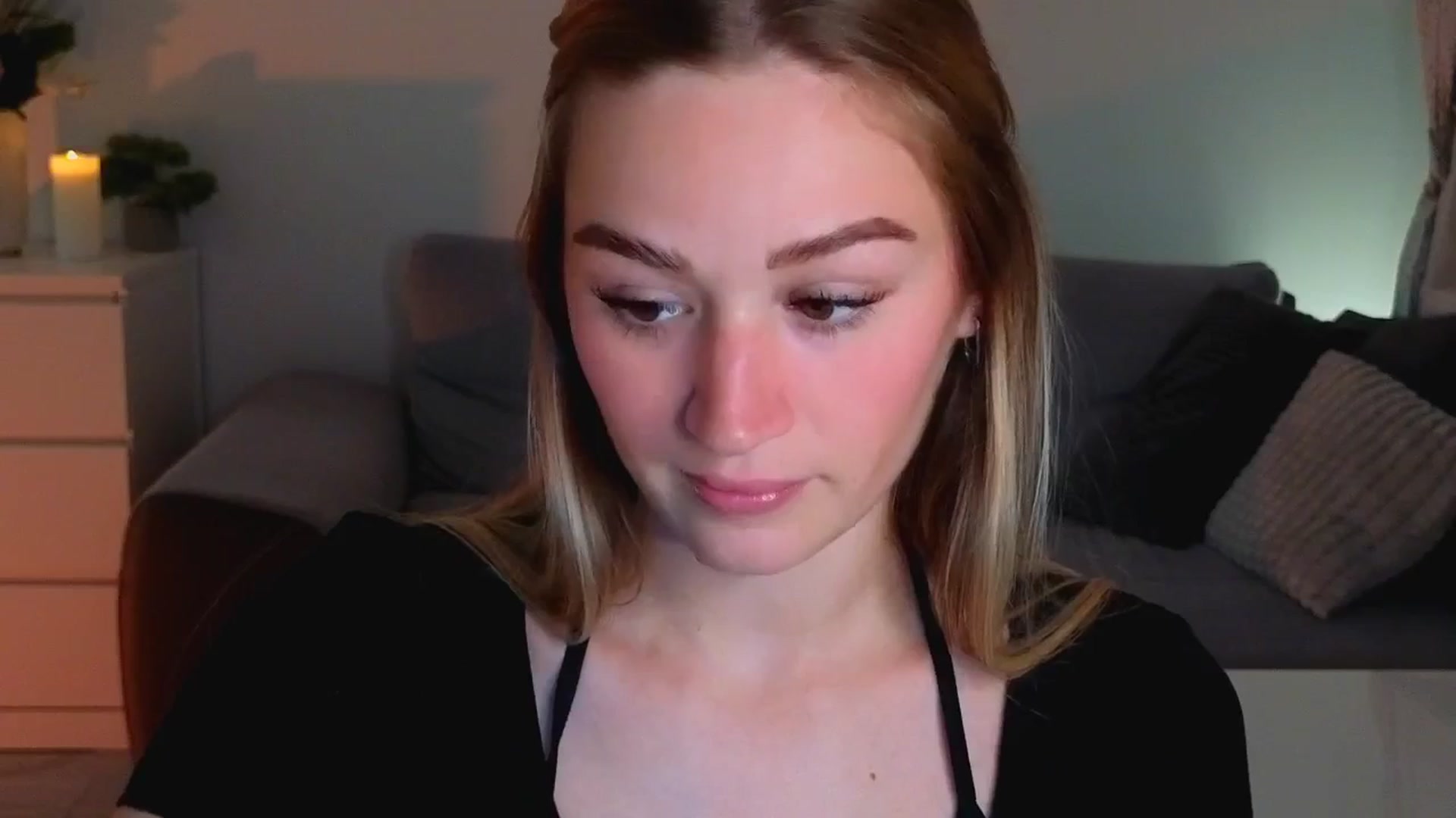 Gallery image thumbnail from CheckmyPeach's myfreecams stream on, 06/17/2025, 18:19 image 11 of 20