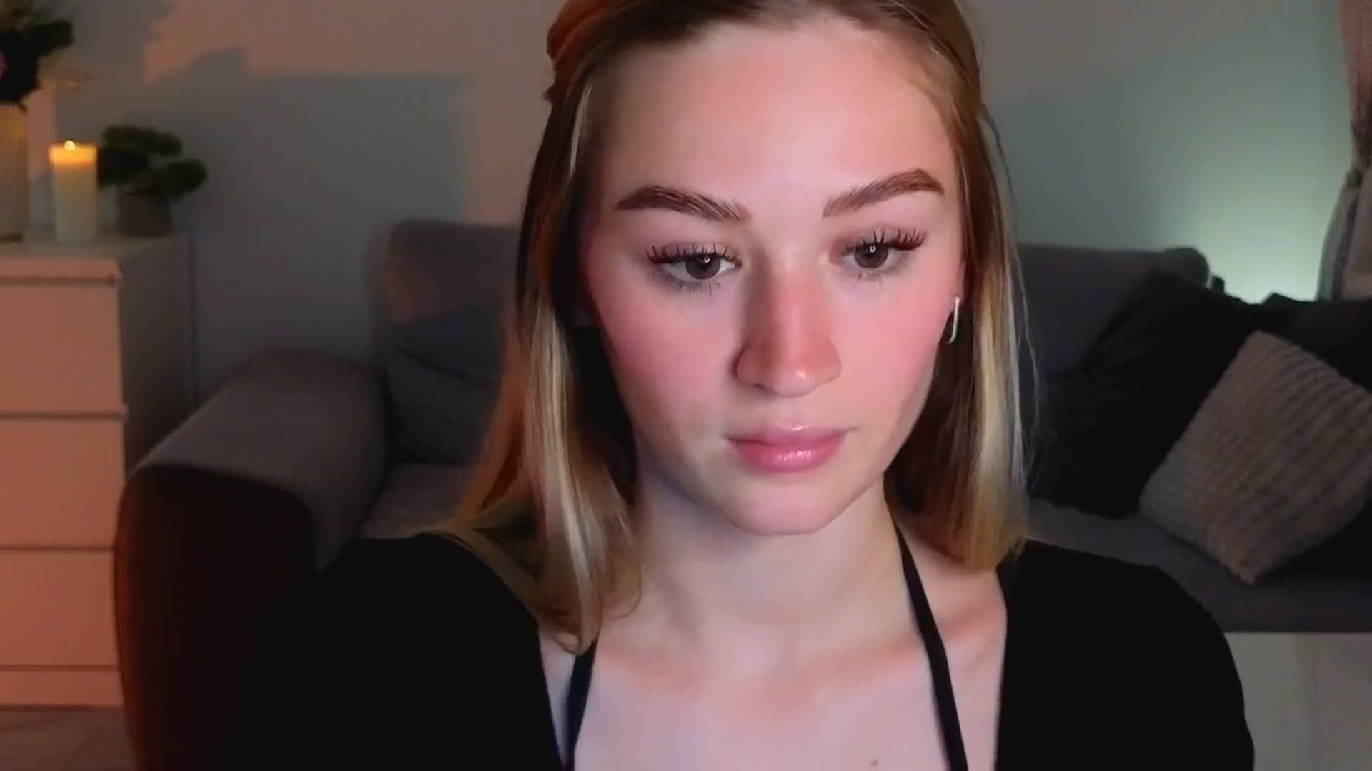 Gallery image thumbnail from CheckmyPeach's myfreecams stream on, 06/17/2025, 18:19 image 13 of 20