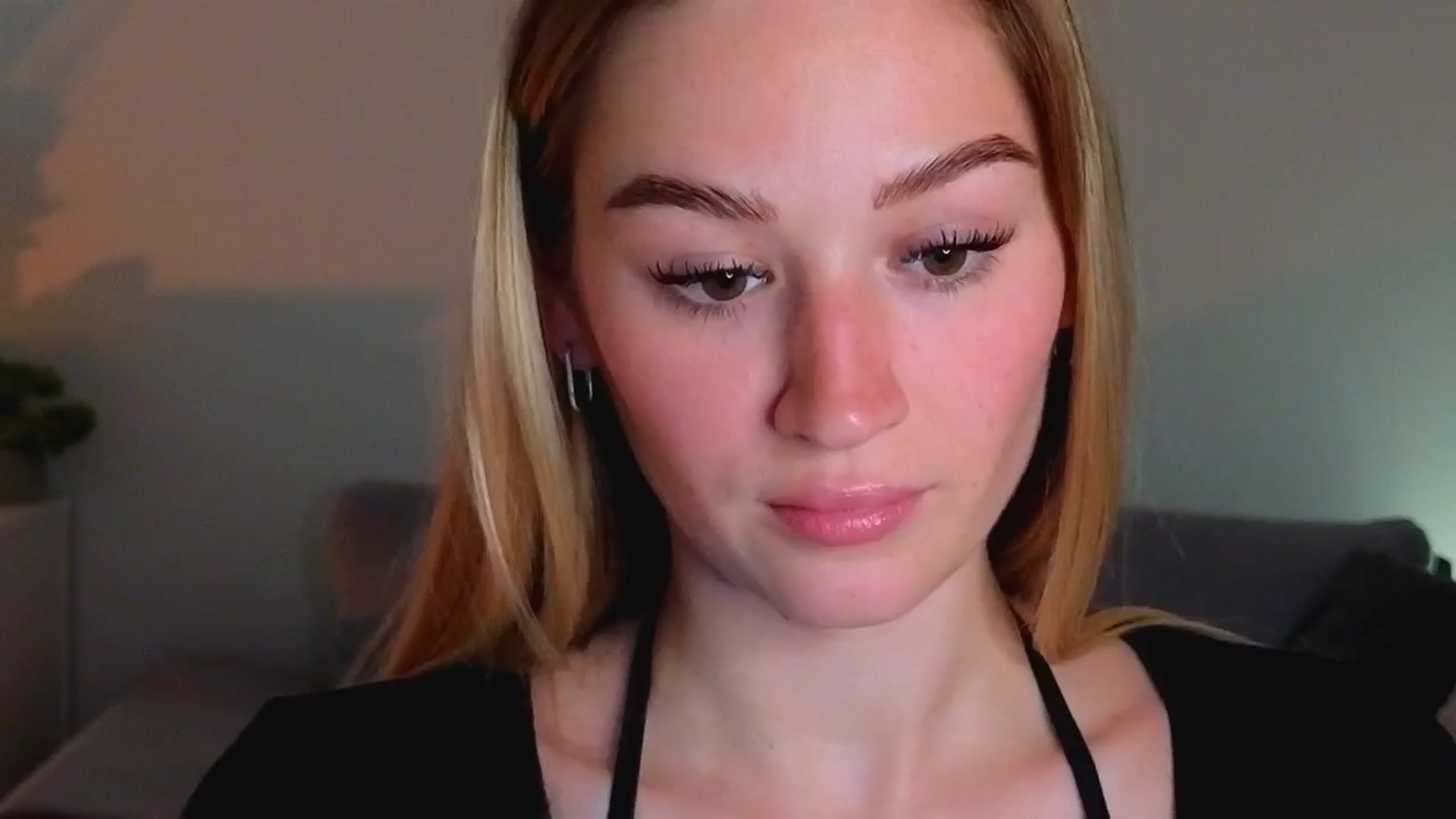 Gallery image thumbnail from CheckmyPeach's myfreecams stream on, 06/17/2025, 20:31 image 14 of 20