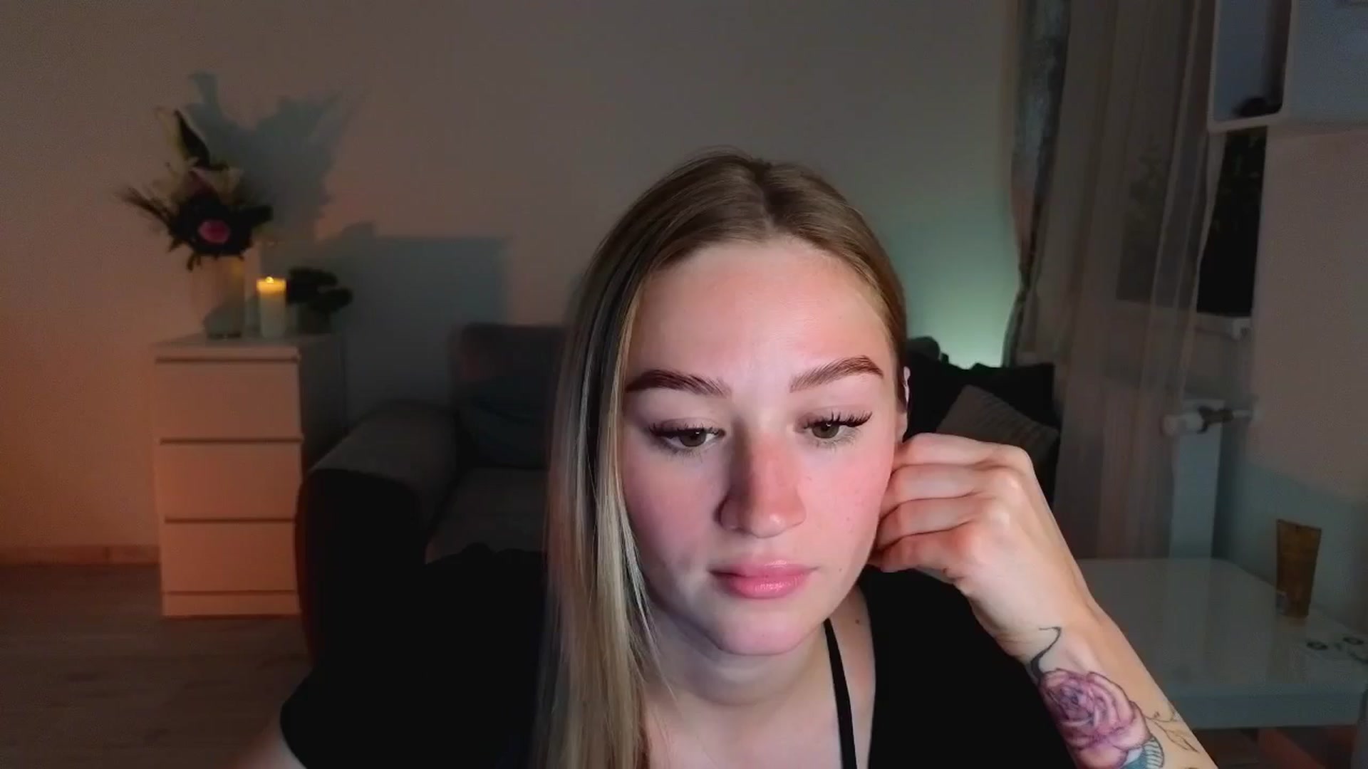 Gallery image thumbnail from CheckmyPeach's myfreecams stream on, 06/17/2025, 20:31 image 1 of 20