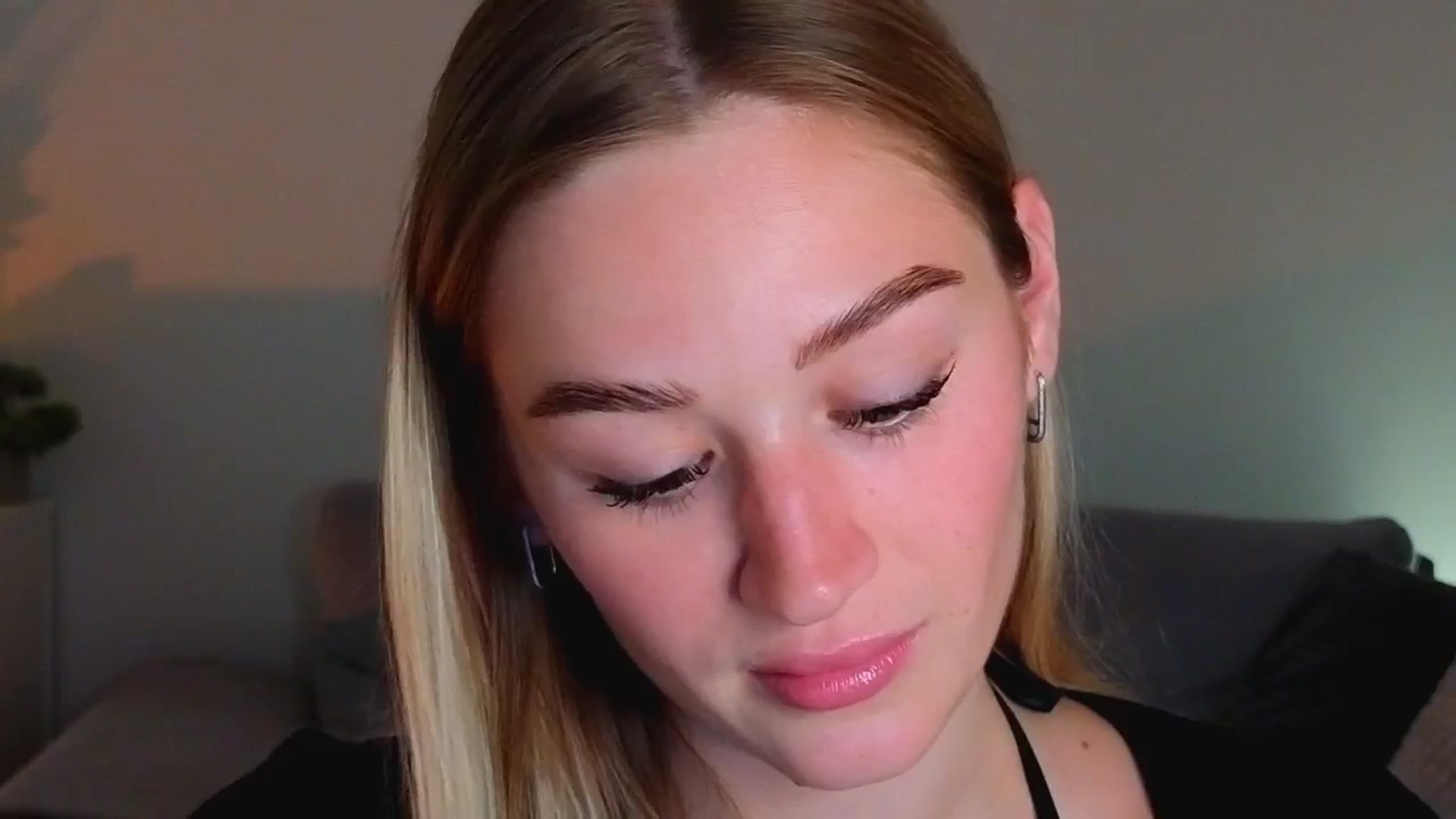 Gallery image thumbnail from CheckmyPeach's myfreecams stream on, 06/17/2025, 20:31 image 11 of 20