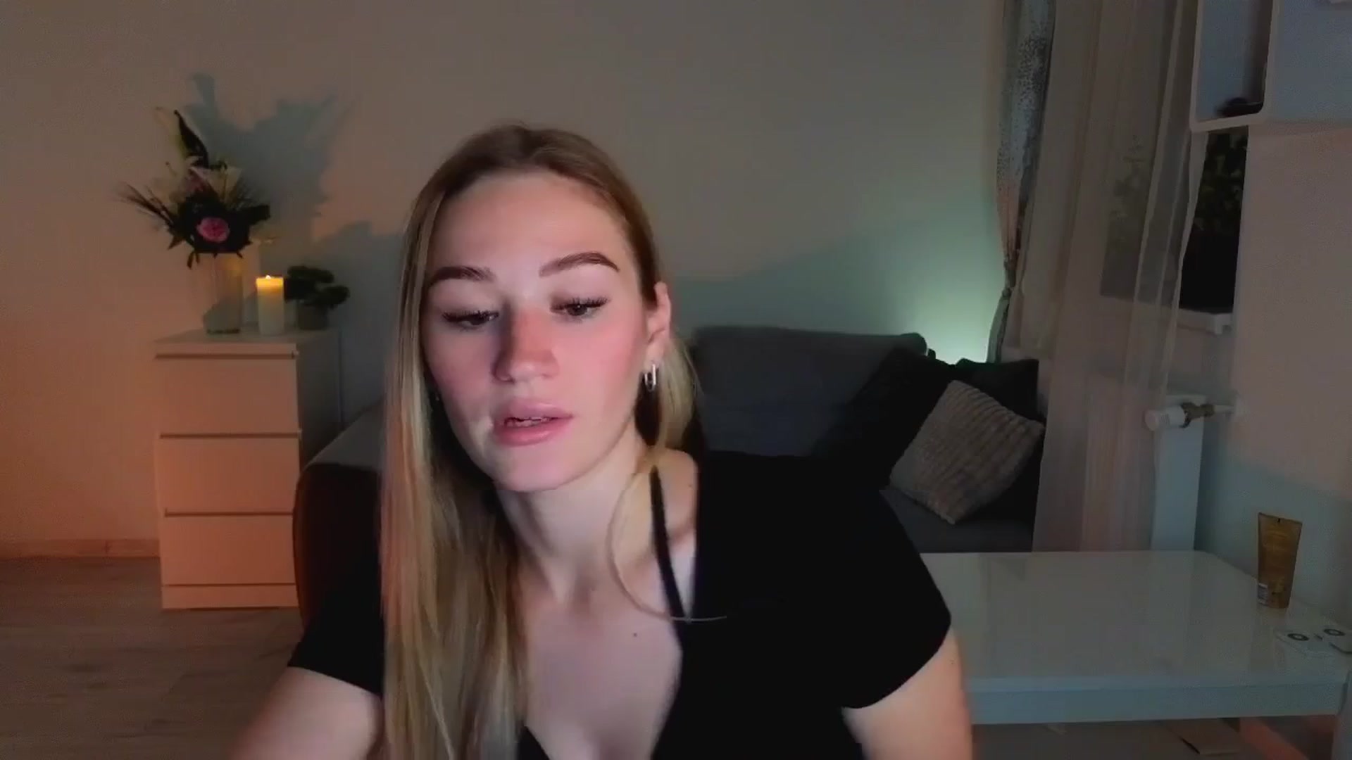 Gallery image thumbnail from CheckmyPeach's myfreecams stream on, 06/17/2025, 20:31 image 3 of 20