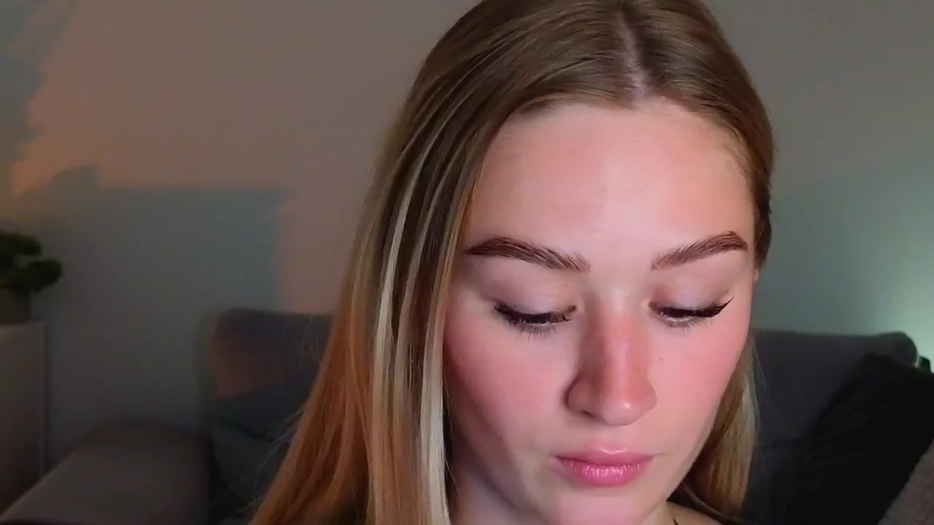 Gallery image thumbnail from CheckmyPeach's myfreecams stream on, 06/17/2025, 20:31 image 15 of 20