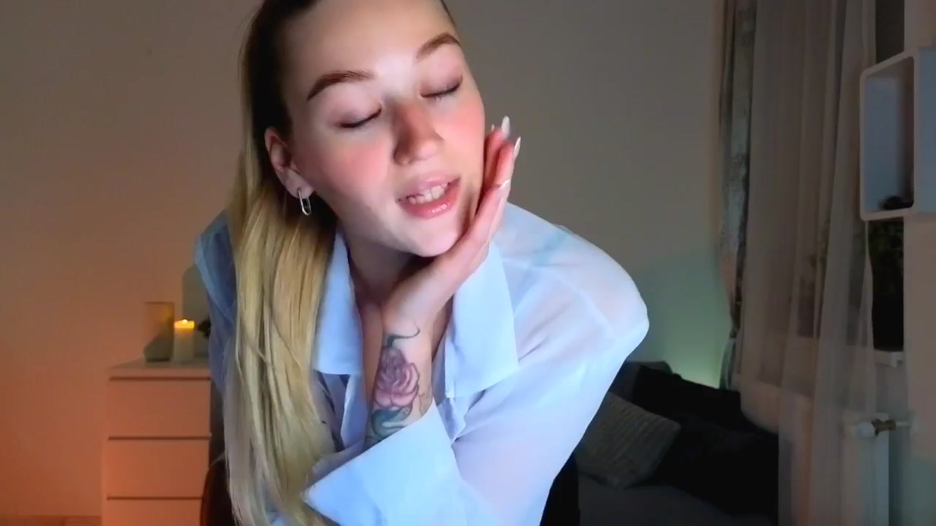 Gallery image thumbnail from CheckmyPeach's myfreecams stream on, 06/25/2025, 18:40 image 1 of 20