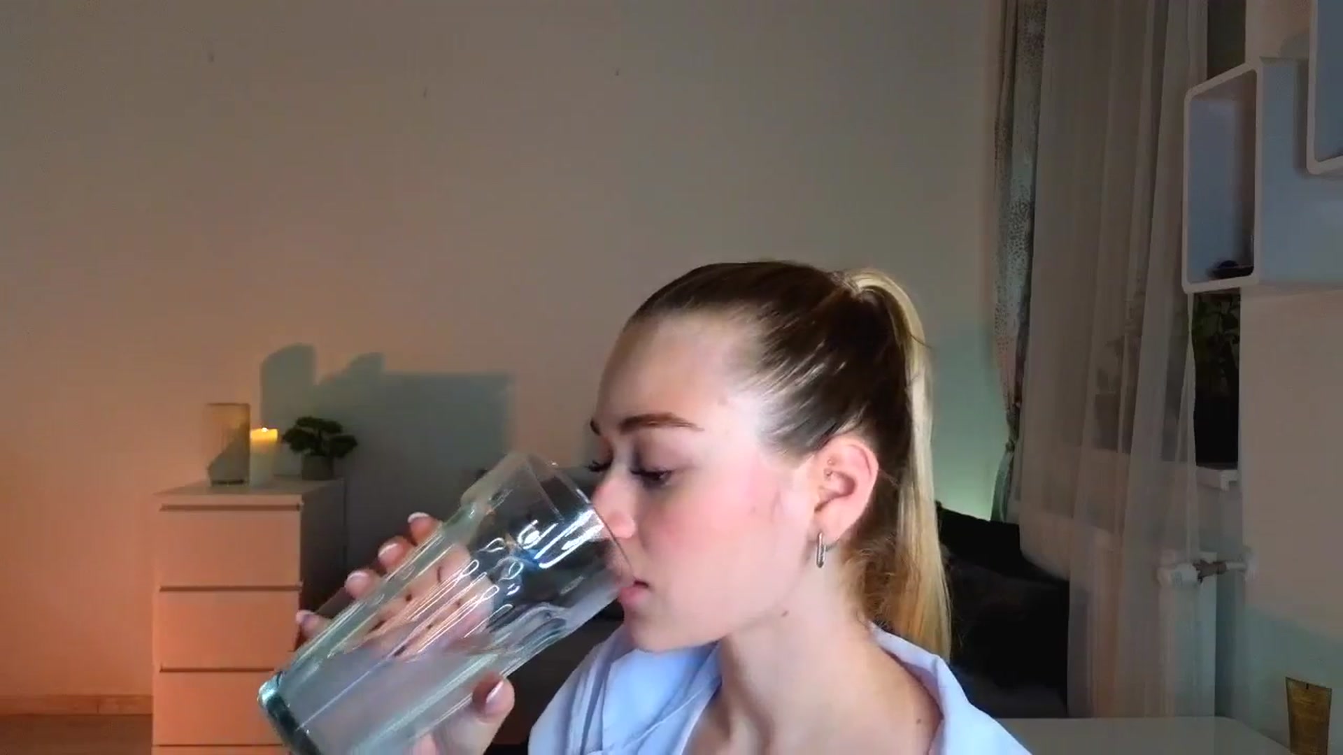 Gallery image thumbnail from CheckmyPeach's myfreecams stream on, 06/25/2025, 21:00 image 18 of 20