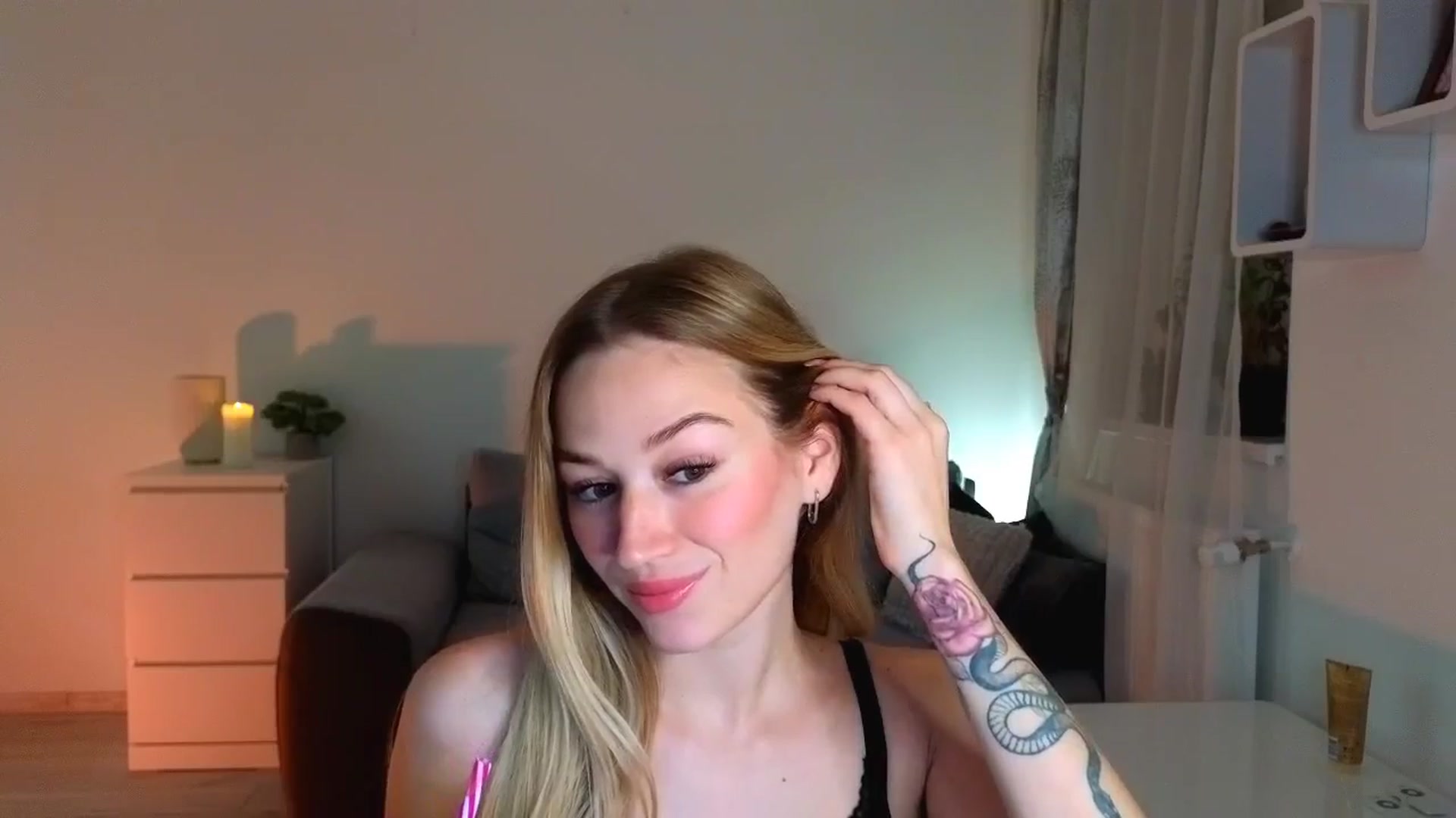 Gallery image thumbnail from CheckmyPeach's myfreecams stream on, 06/26/2025, 18:50 image 8 of 20