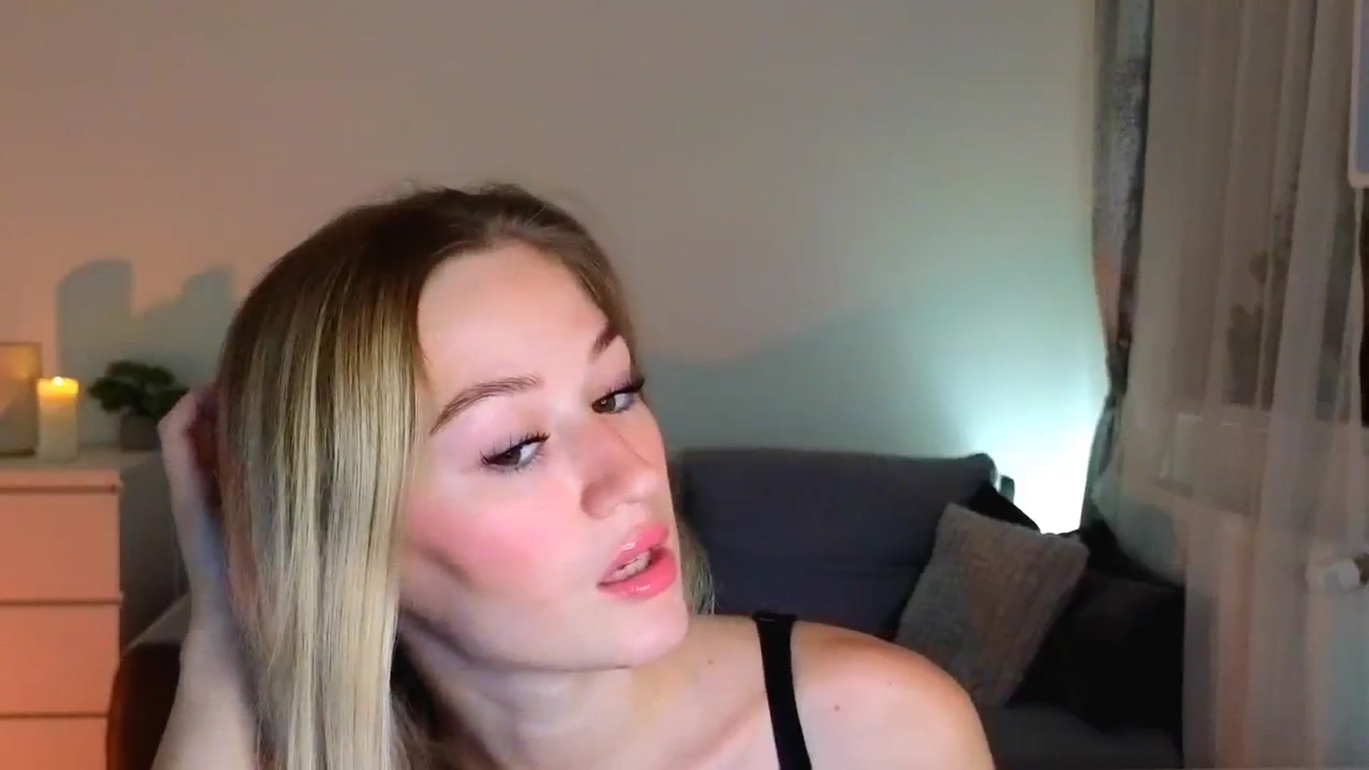 Gallery image thumbnail from CheckmyPeach's myfreecams stream on, 06/26/2025, 18:50 image 17 of 20