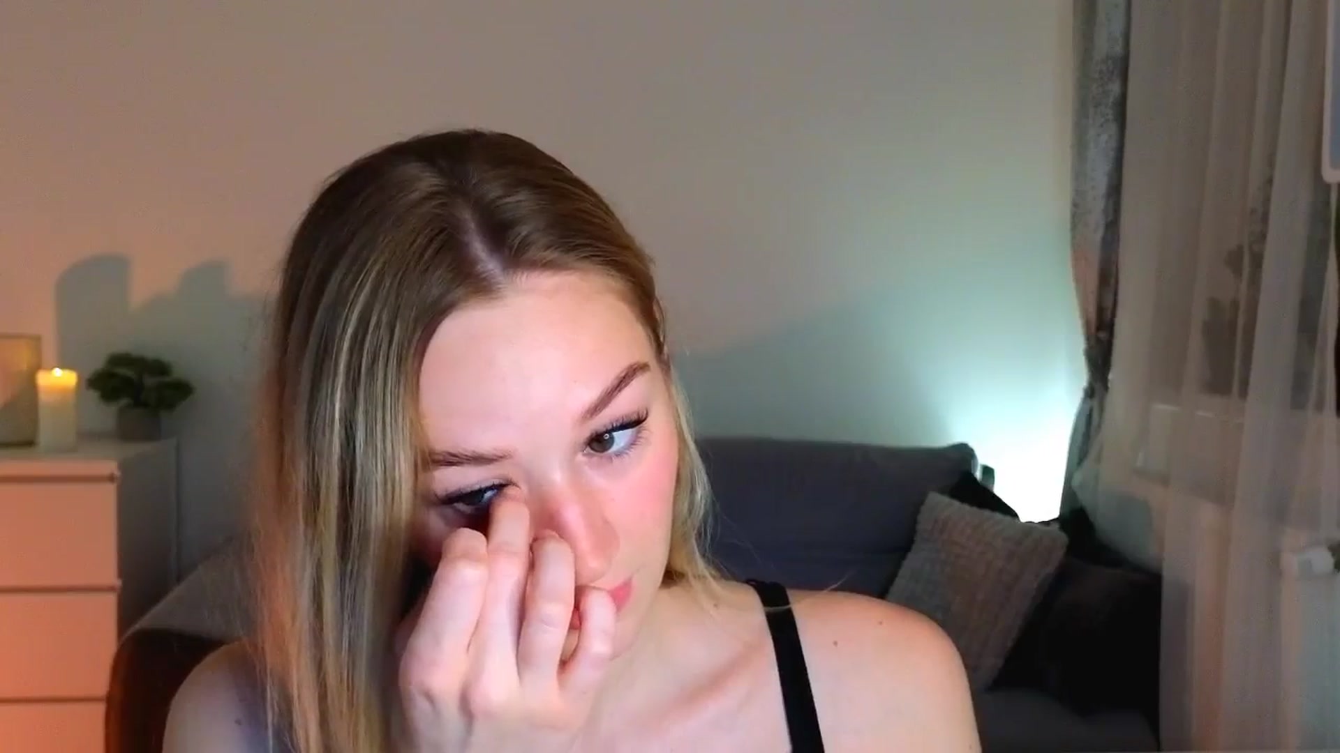 Gallery image thumbnail from CheckmyPeach's myfreecams stream on, 06/26/2025, 18:50 image 18 of 20