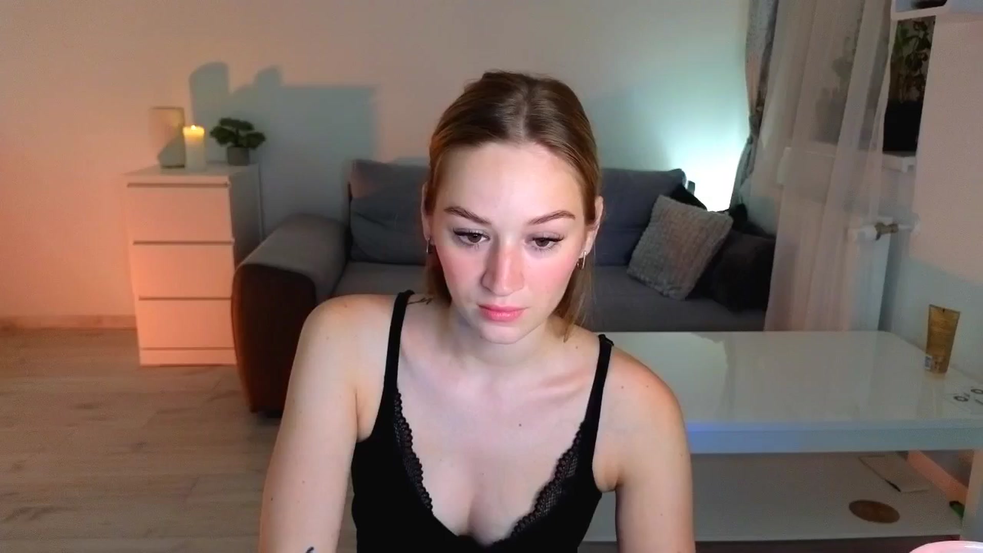 Gallery image thumbnail from CheckmyPeach's myfreecams stream on, 06/26/2025, 20:37 image 2 of 20