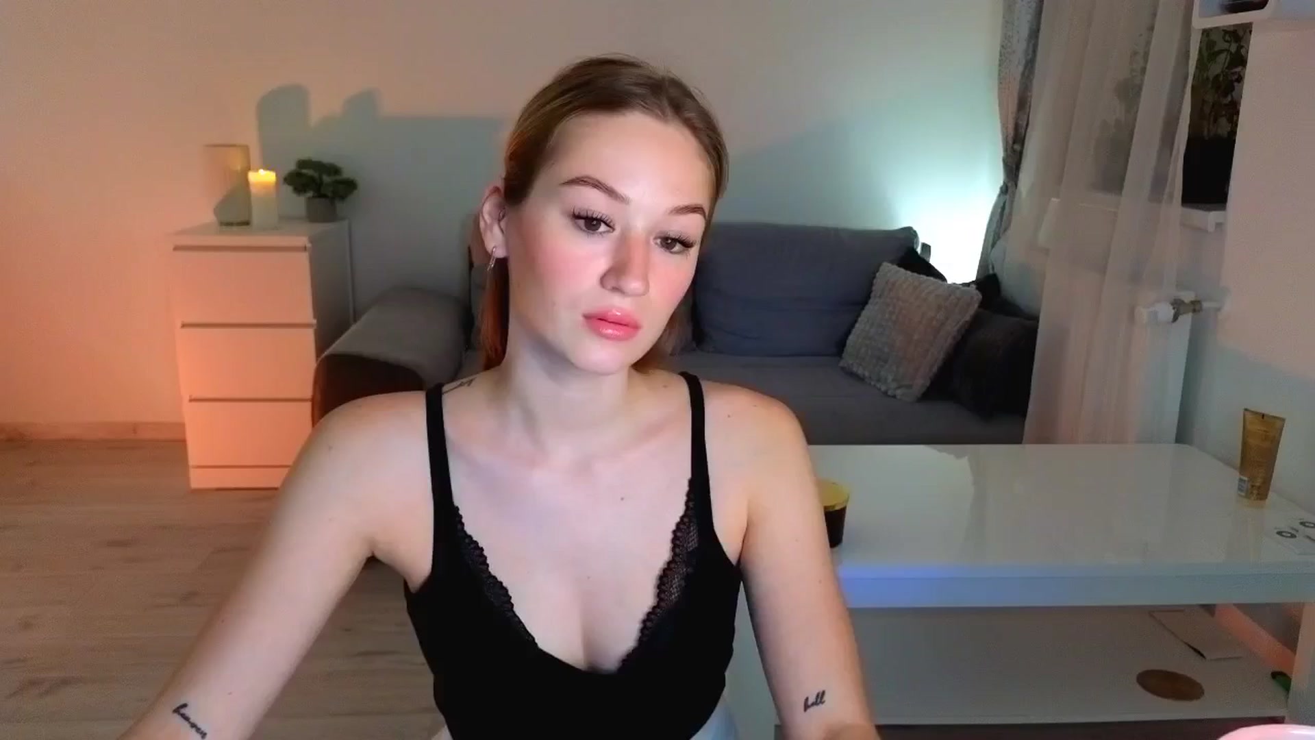 Gallery image thumbnail from CheckmyPeach's myfreecams stream on, 06/26/2025, 20:37 image 1 of 20