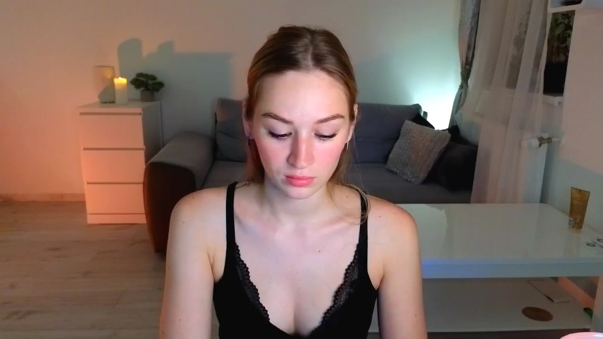 Gallery image thumbnail from CheckmyPeach's myfreecams stream on, 06/26/2025, 20:37 image 3 of 20