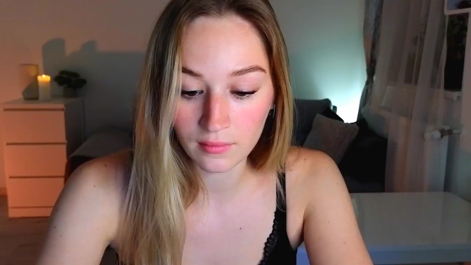 Gallery image thumbnail from CheckmyPeach's myfreecams stream on, 06/26/2025, 20:37 image 18 of 20