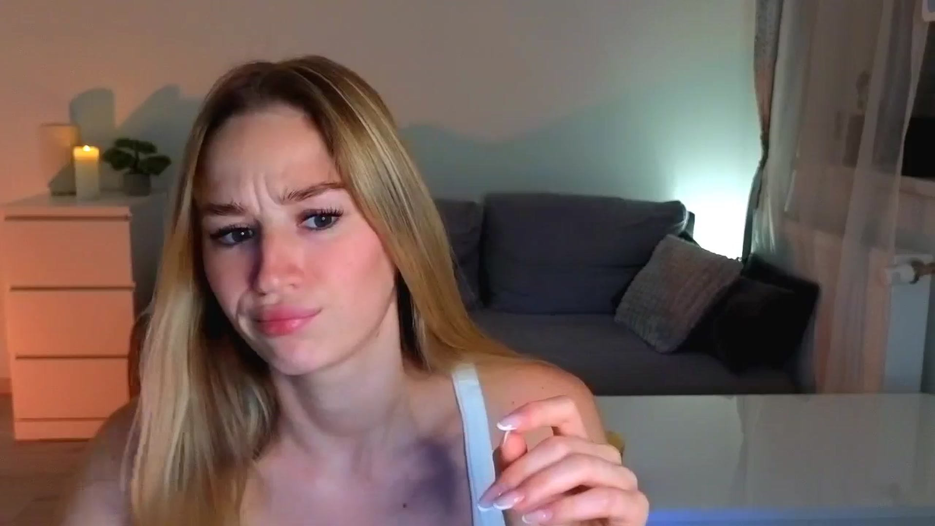 Gallery image thumbnail from CheckmyPeach's myfreecams stream on, 06/27/2025, 19:33 image 18 of 20