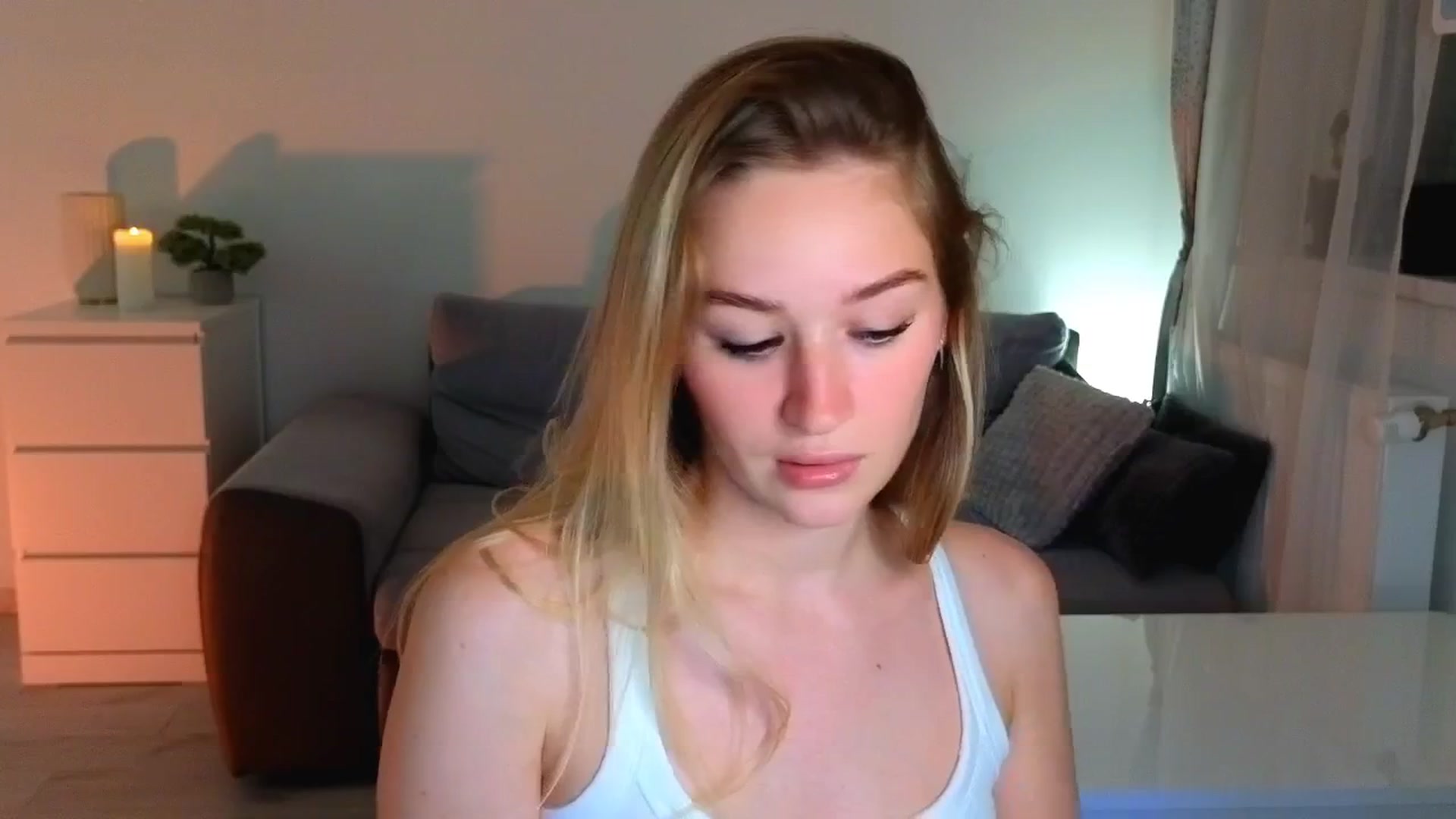 Gallery image thumbnail from CheckmyPeach's myfreecams stream on, 06/27/2025, 19:33 image 13 of 20