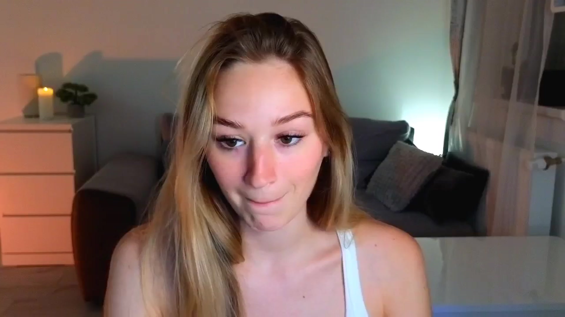 Gallery image thumbnail from CheckmyPeach's myfreecams stream on, 06/27/2025, 19:33 image 9 of 20