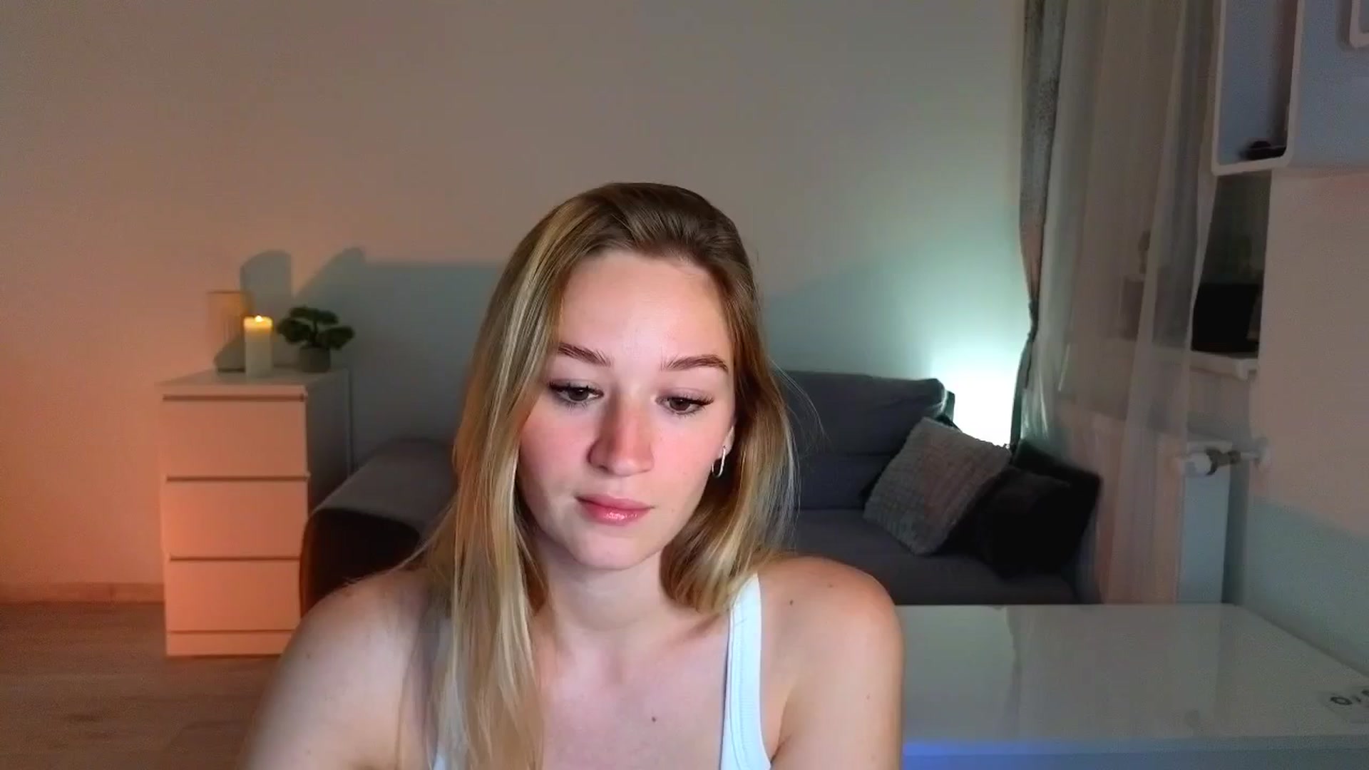 Gallery image thumbnail from CheckmyPeach's myfreecams stream on, 06/27/2025, 19:33 image 2 of 20