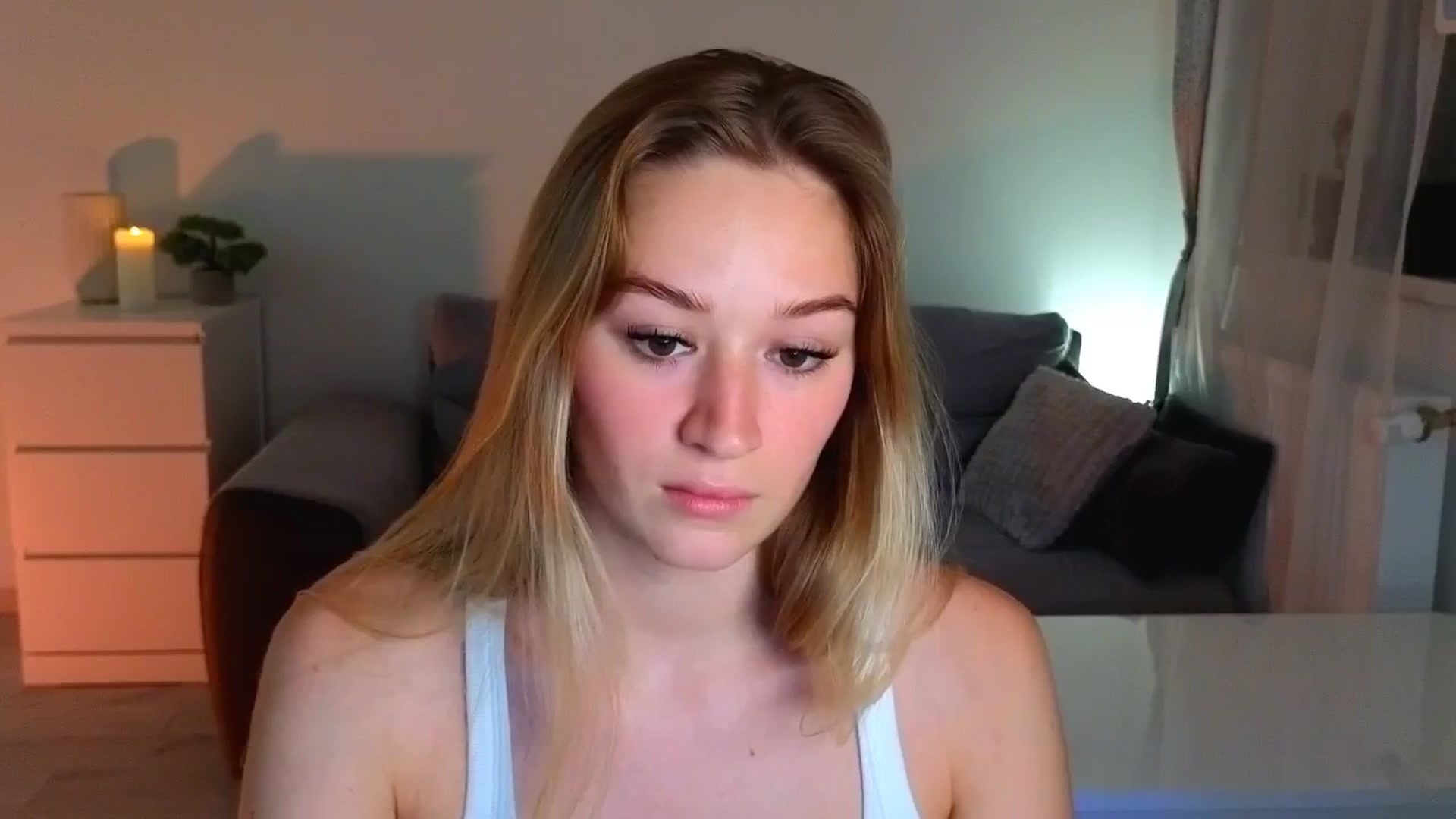 Gallery image thumbnail from CheckmyPeach's myfreecams stream on, 06/27/2025, 19:33 image 16 of 20
