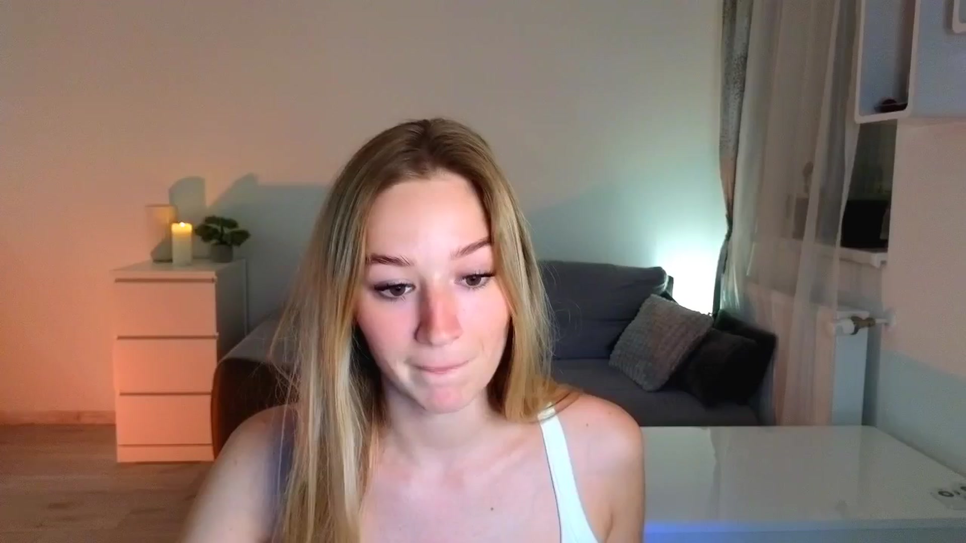 Gallery image thumbnail from CheckmyPeach's myfreecams stream on, 06/27/2025, 19:33 image 7 of 20
