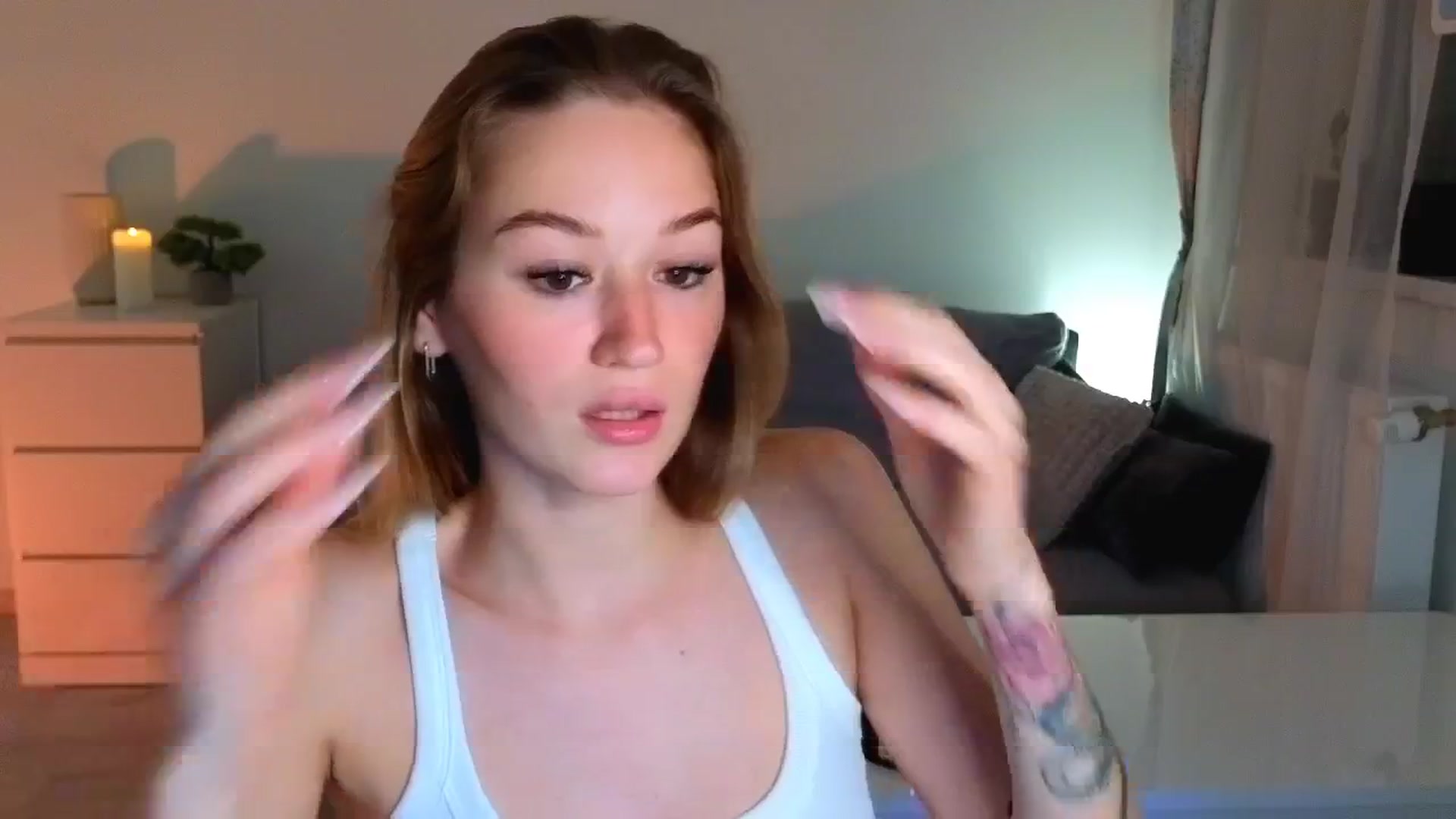 Gallery image thumbnail from CheckmyPeach's myfreecams stream on, 06/27/2025, 19:33 image 20 of 20