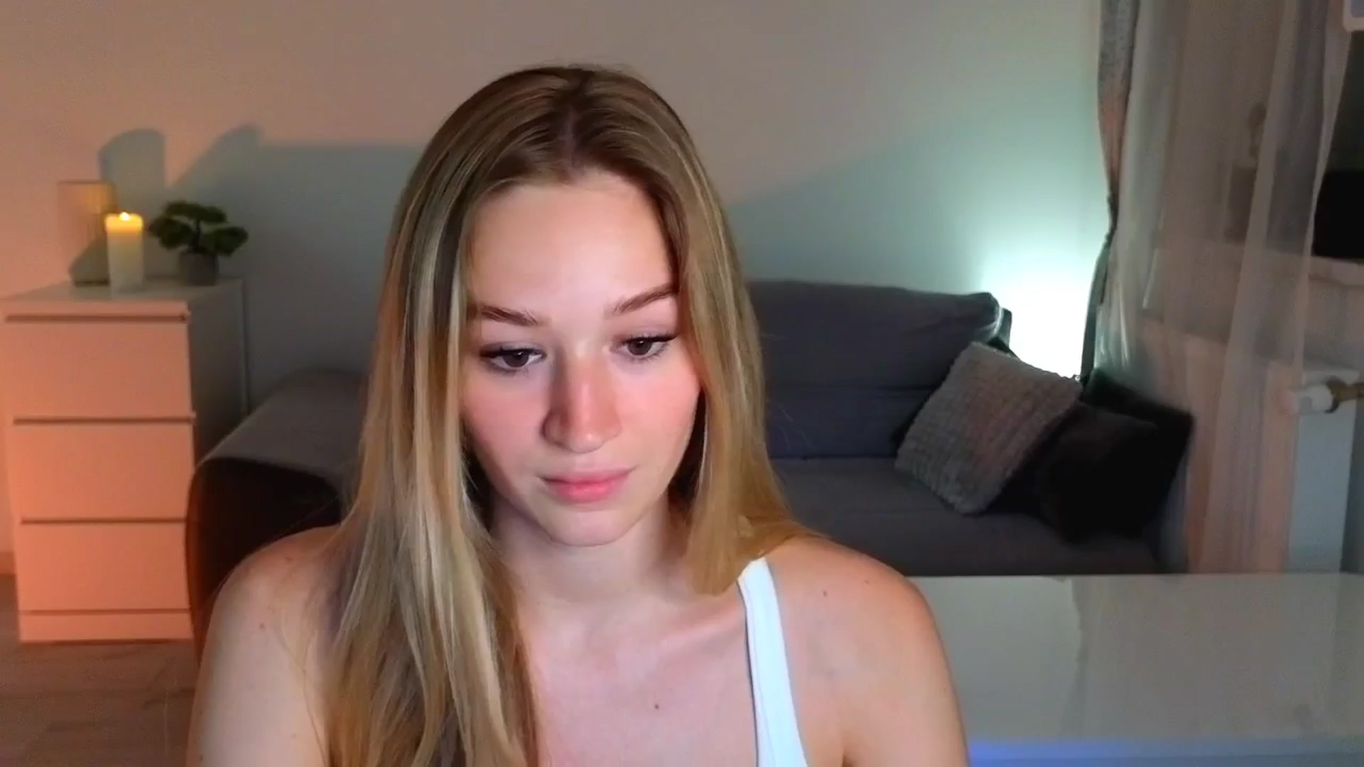 Gallery image thumbnail from CheckmyPeach's myfreecams stream on, 06/27/2025, 19:33 image 19 of 20