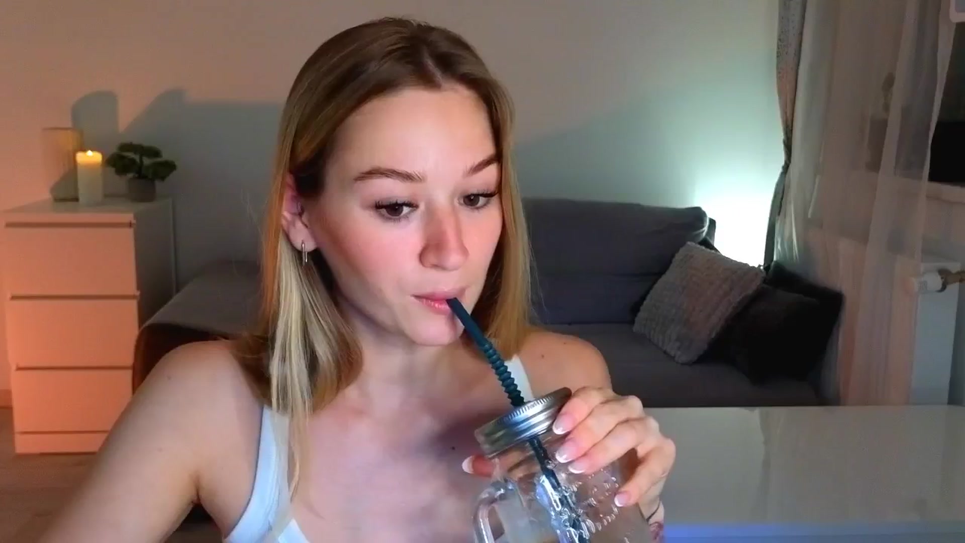 Gallery image thumbnail from CheckmyPeach's myfreecams stream on, 06/27/2025, 19:33 image 12 of 20