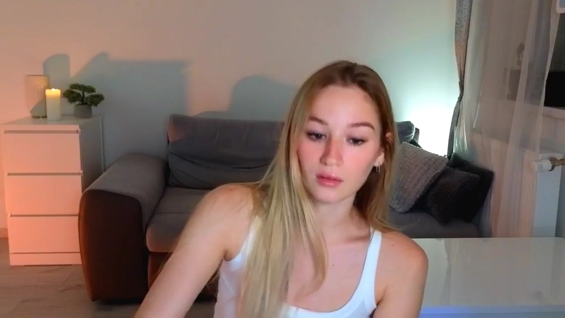 Gallery image thumbnail from CheckmyPeach's myfreecams stream on, 06/27/2025, 19:33 image 10 of 20
