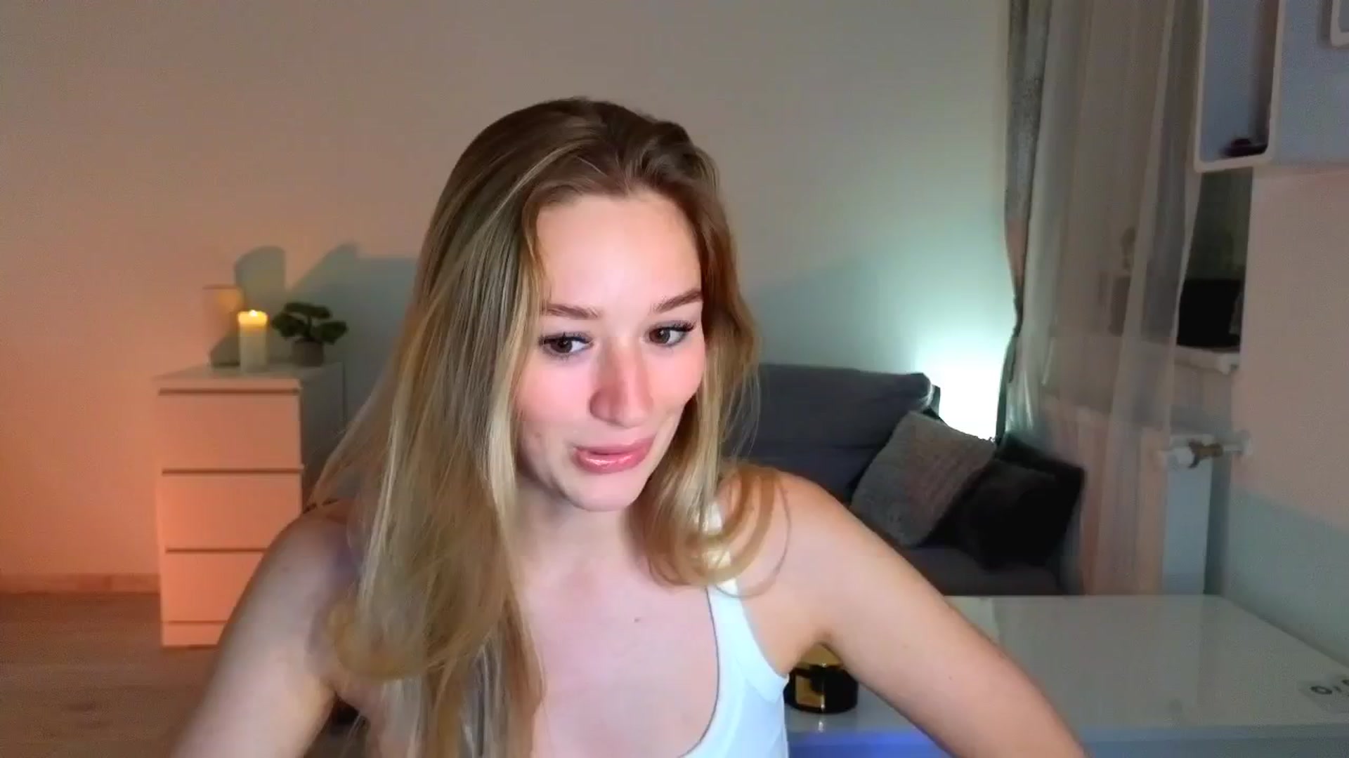 Gallery image thumbnail from CheckmyPeach's myfreecams stream on, 06/27/2025, 19:33 image 3 of 20