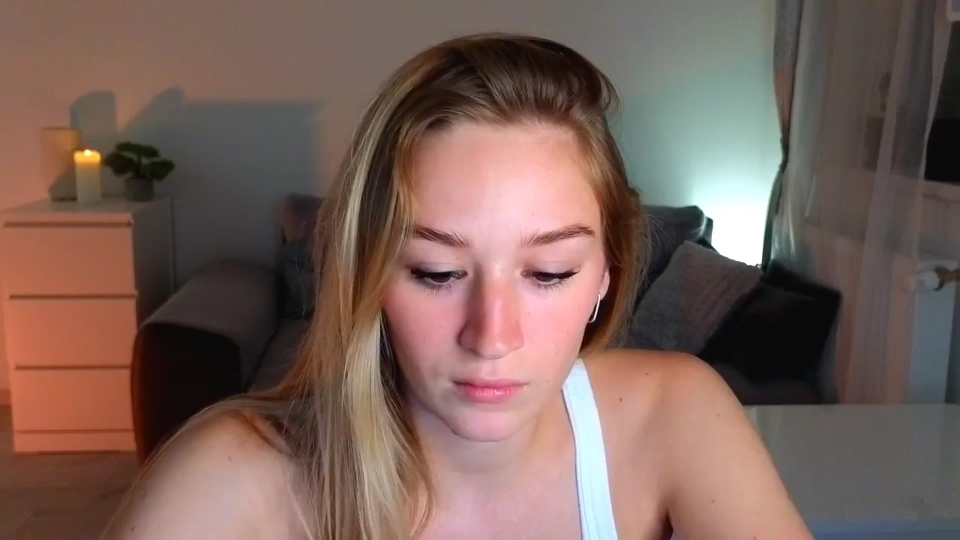 Gallery image thumbnail from CheckmyPeach's myfreecams stream on, 06/27/2025, 19:33 image 15 of 20