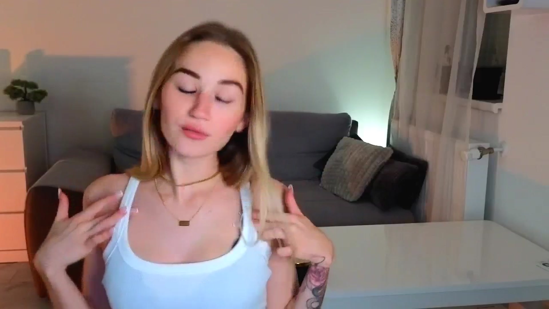 Gallery image thumbnail from CheckmyPeach's myfreecams stream on, 06/29/2025, 18:51 image 16 of 20