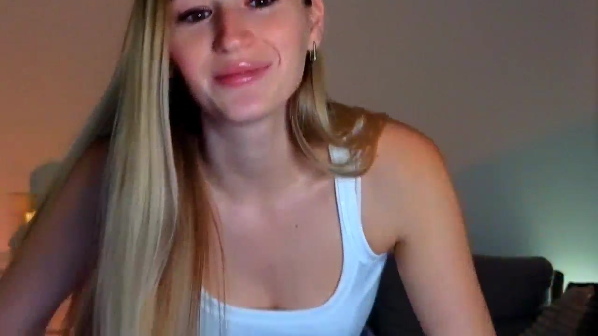 Gallery image thumbnail from CheckmyPeach's myfreecams stream on, 07/05/2025, 14:39 image 2 of 20