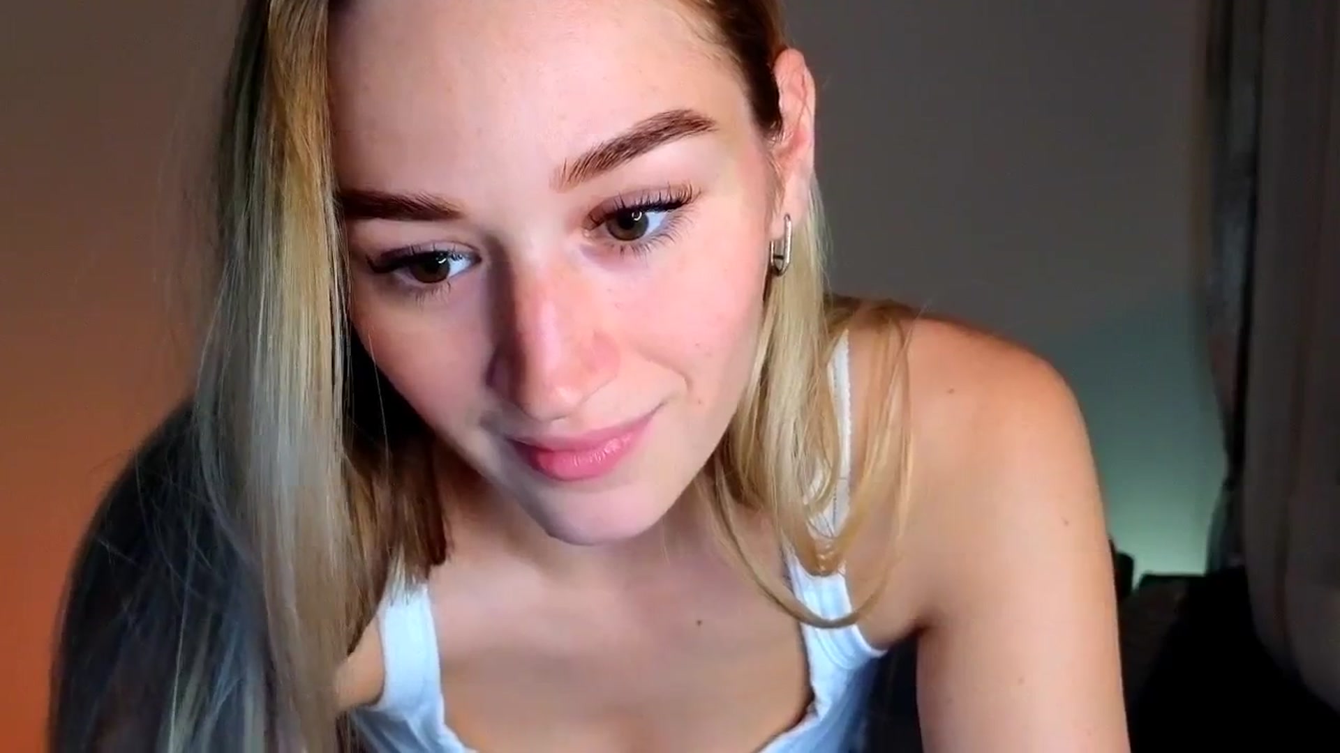 Gallery image thumbnail from CheckmyPeach's myfreecams stream on, 07/05/2025, 14:39 image 15 of 20