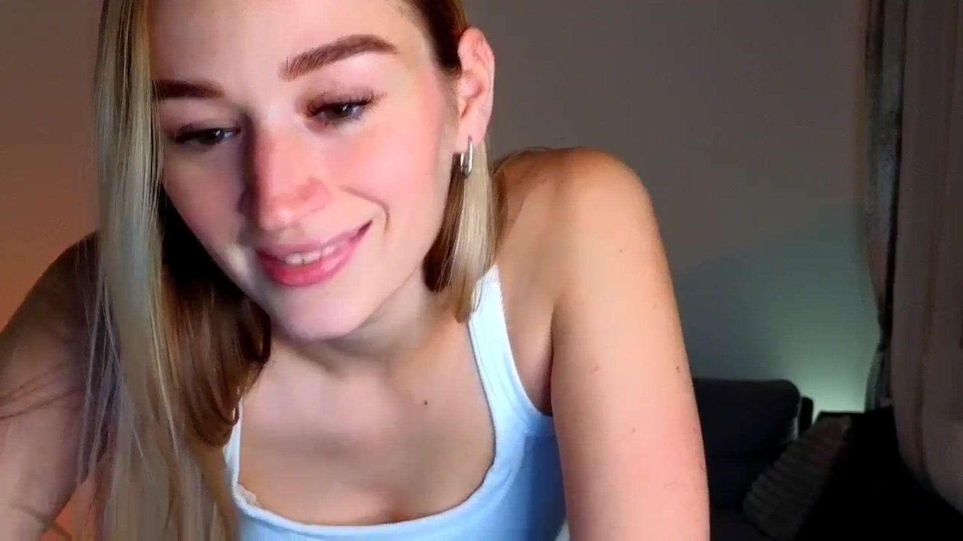 Gallery image thumbnail from CheckmyPeach's myfreecams stream on, 07/05/2025, 14:39 image 17 of 20
