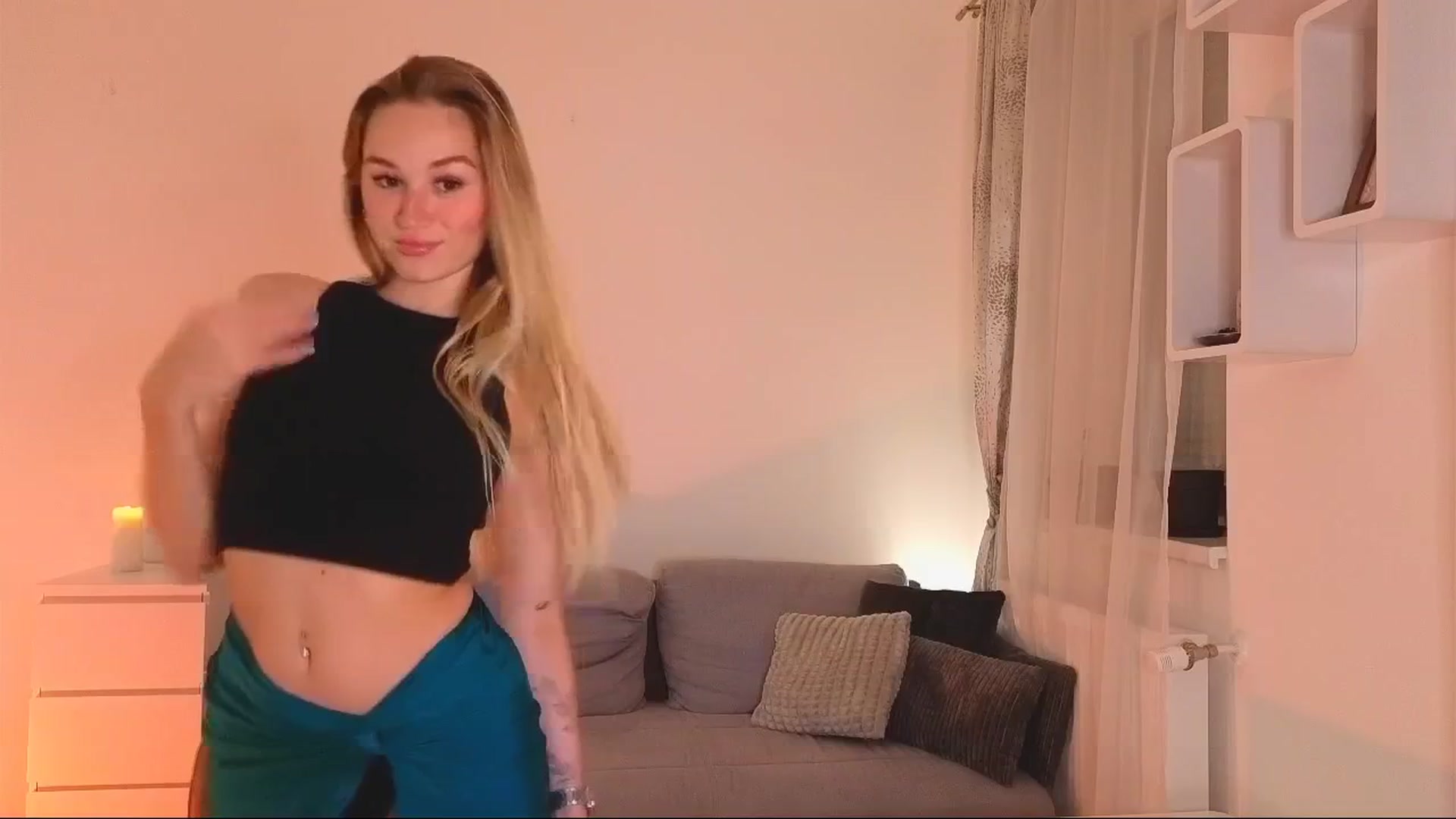 Gallery image thumbnail from CheckmyPeach's myfreecams stream on, 07/19/2025, 15:59 image 2 of 20