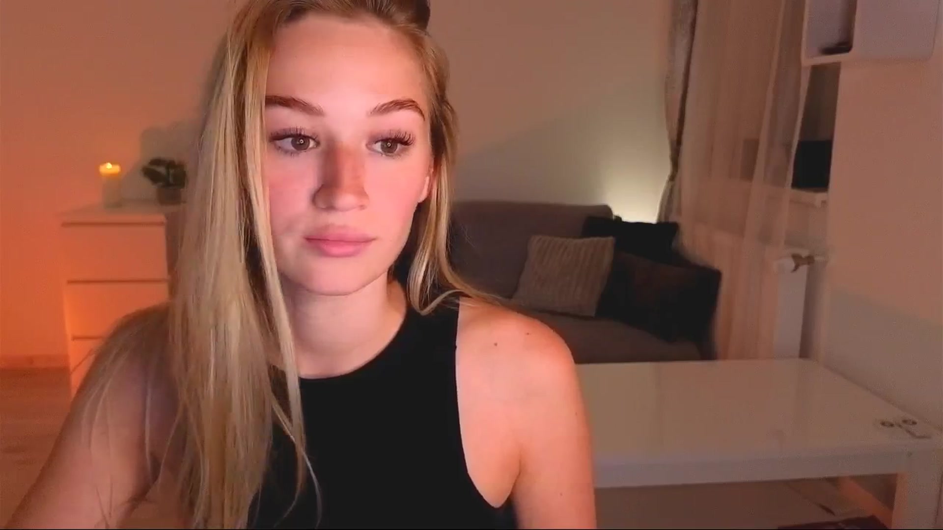 Gallery image thumbnail from CheckmyPeach's myfreecams stream on, 07/19/2025, 15:59 image 17 of 20
