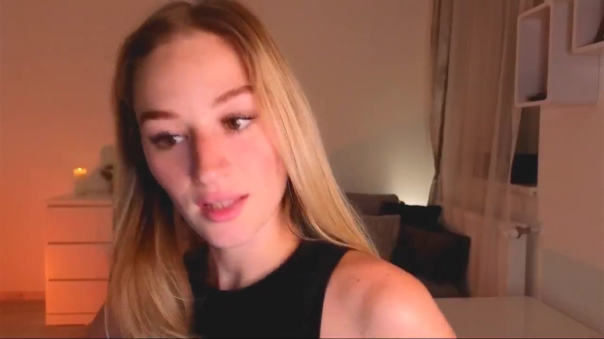 Gallery image thumbnail from CheckmyPeach's myfreecams stream on, 07/19/2025, 15:59 image 18 of 20