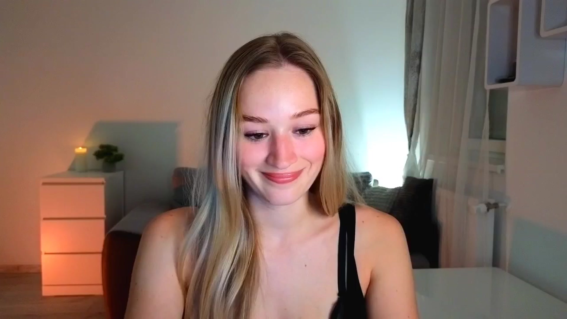Gallery image thumbnail from CheckmyPeach's myfreecams stream on, 07/26/2025, 15:14 image 11 of 20