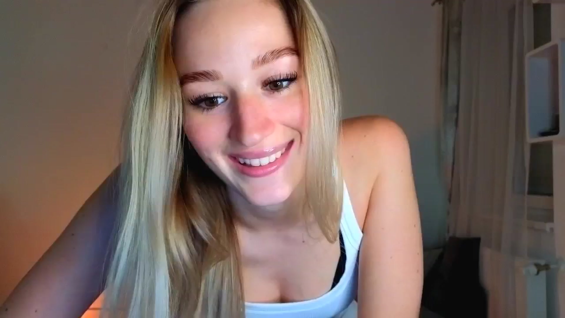 Gallery image thumbnail from CheckmyPeach's myfreecams stream on, 07/27/2025, 14:30 image 6 of 20
