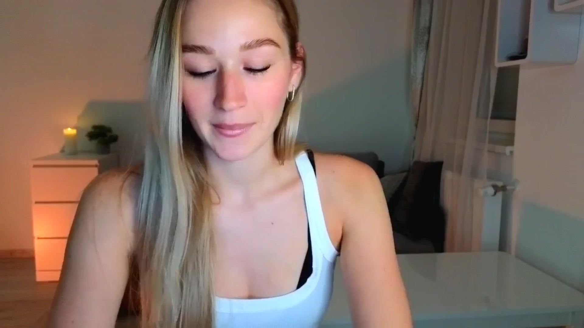 Gallery image thumbnail from CheckmyPeach's myfreecams stream on, 07/27/2025, 14:30 image 18 of 20