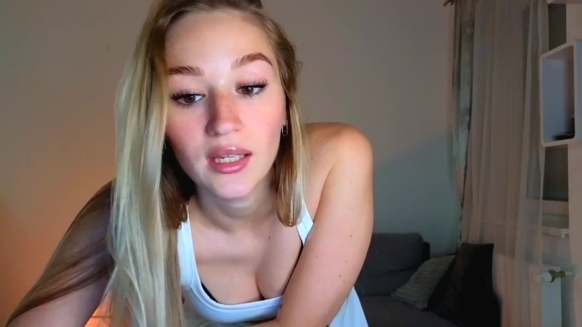 Gallery image thumbnail from CheckmyPeach's myfreecams stream on, 07/27/2025, 14:30 image 7 of 20