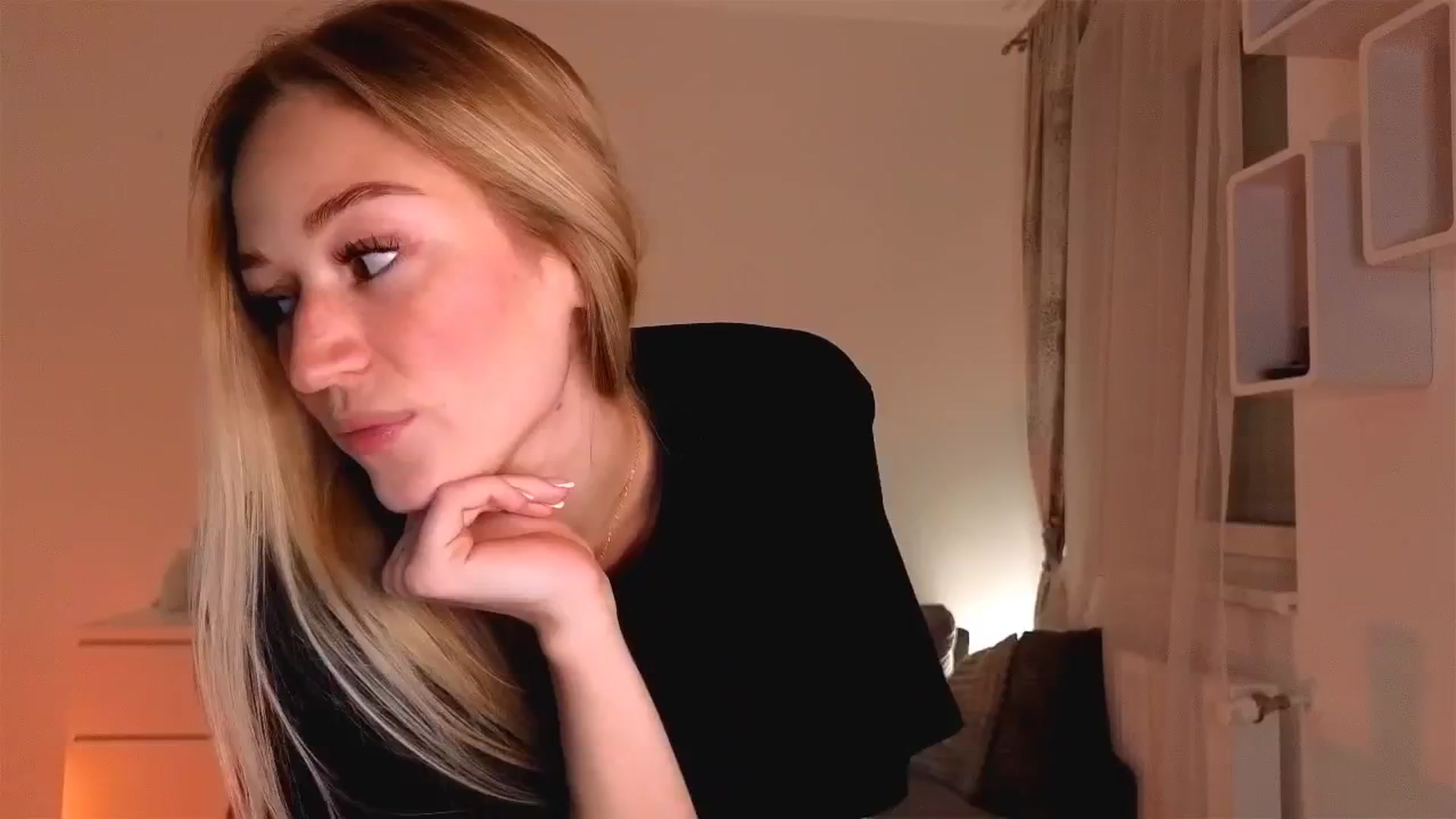 Gallery image thumbnail from CheckmyPeach's myfreecams stream on, 08/03/2025, 16:49 image 3 of 20