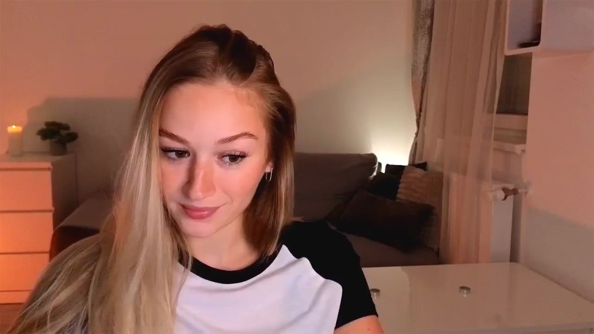 Gallery image thumbnail from CheckmyPeach's myfreecams stream on, 08/09/2025, 15:51 image 12 of 20