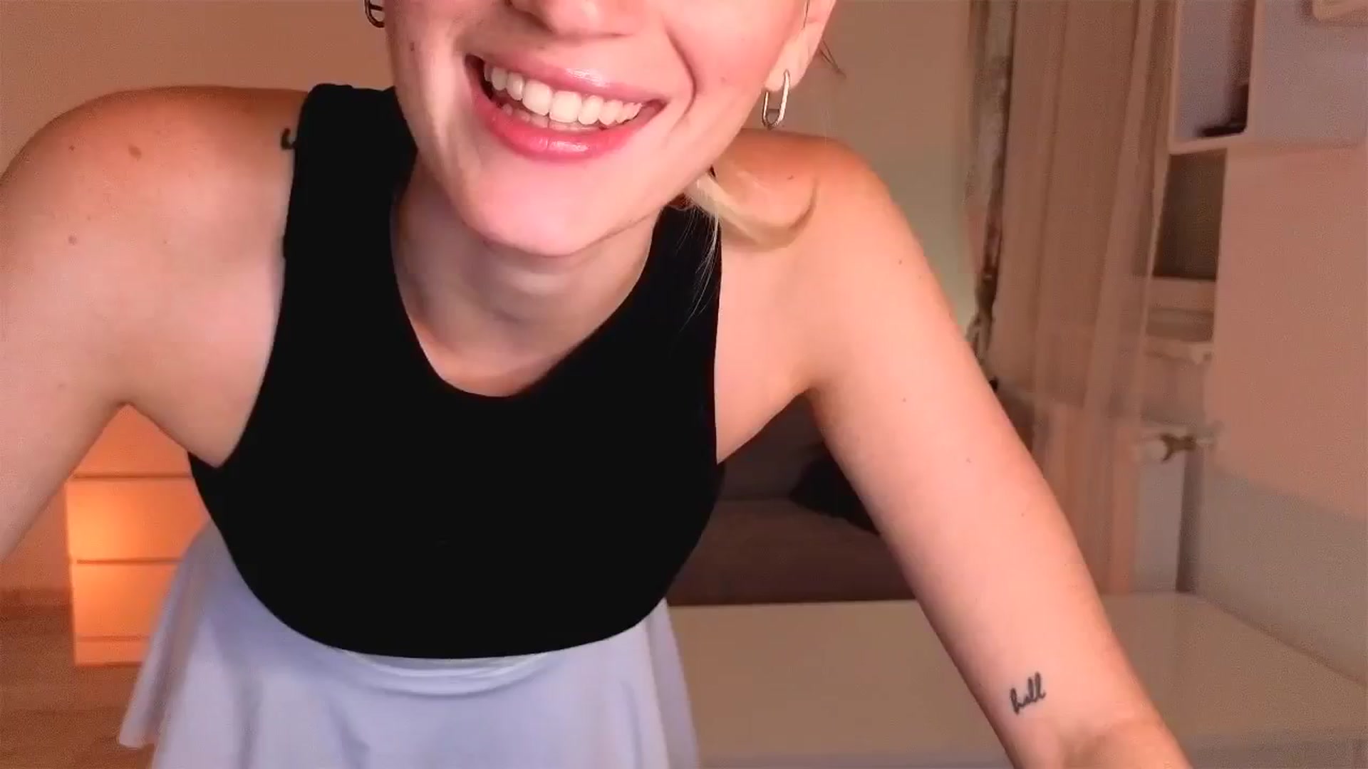 Gallery image thumbnail from CheckmyPeach's myfreecams stream on, 08/17/2025, 16:10 image 6 of 20