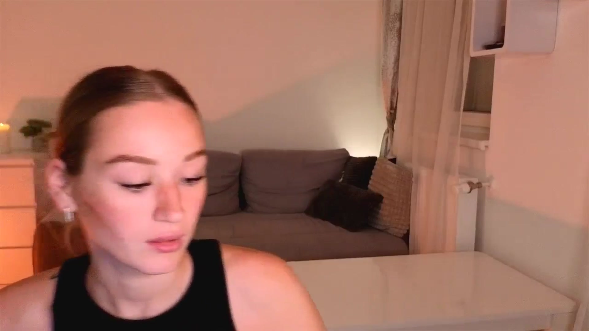Gallery image thumbnail from CheckmyPeach's myfreecams stream on, 08/17/2025, 16:37 image 4 of 20