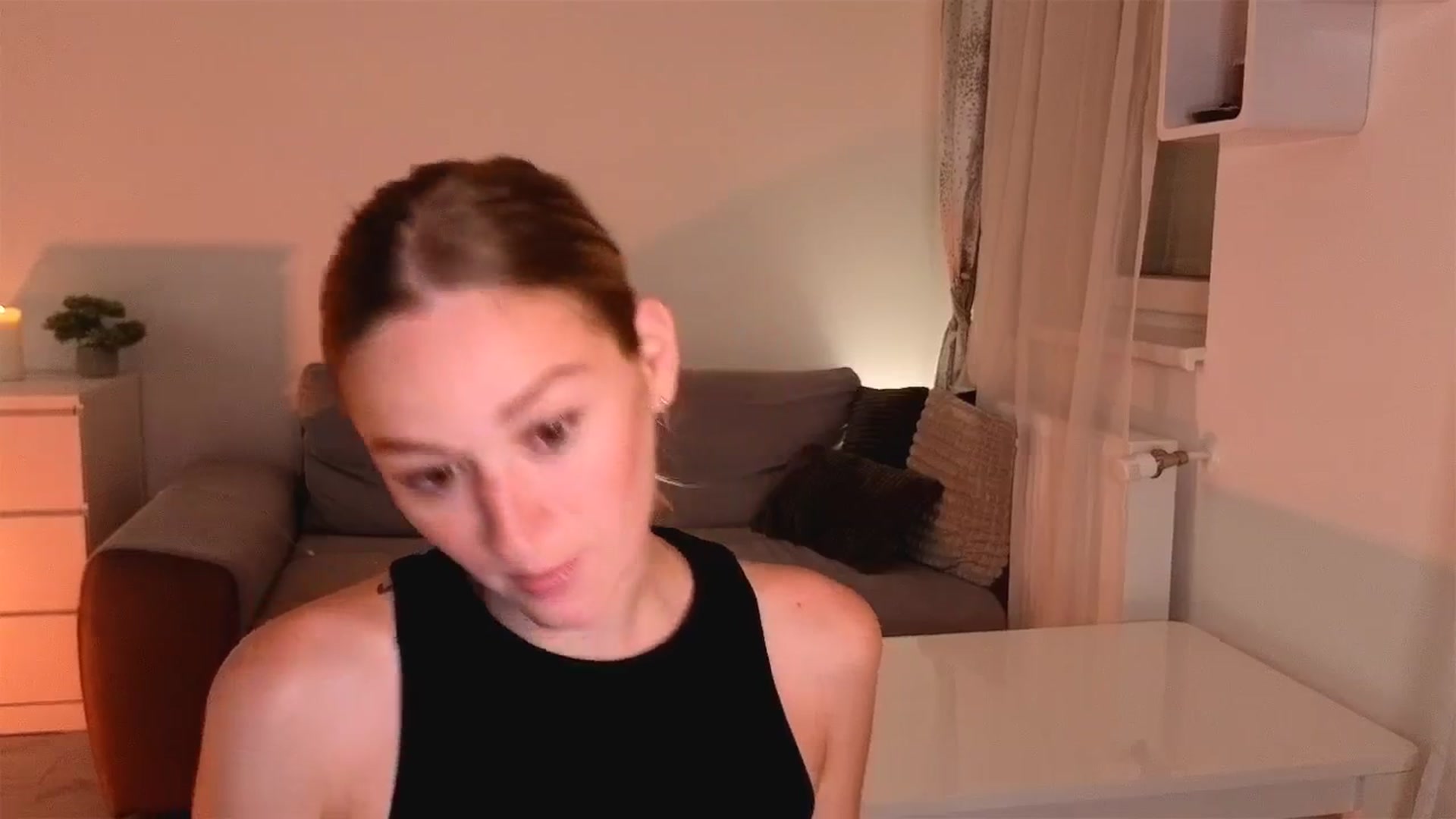 Gallery image thumbnail from CheckmyPeach's myfreecams stream on, 08/17/2025, 16:37 image 15 of 20