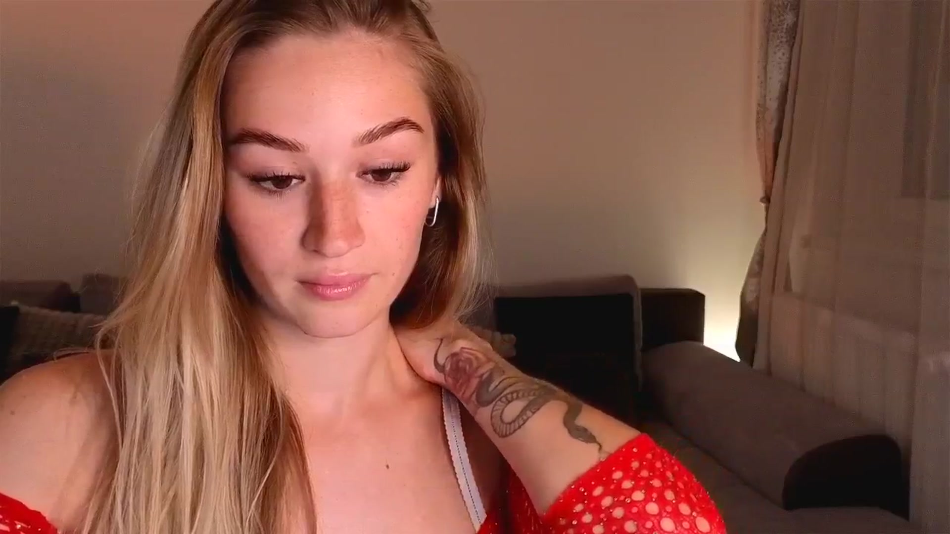 Gallery image thumbnail from CheckmyPeach's myfreecams stream on, 08/24/2025, 17:54 image 19 of 20
