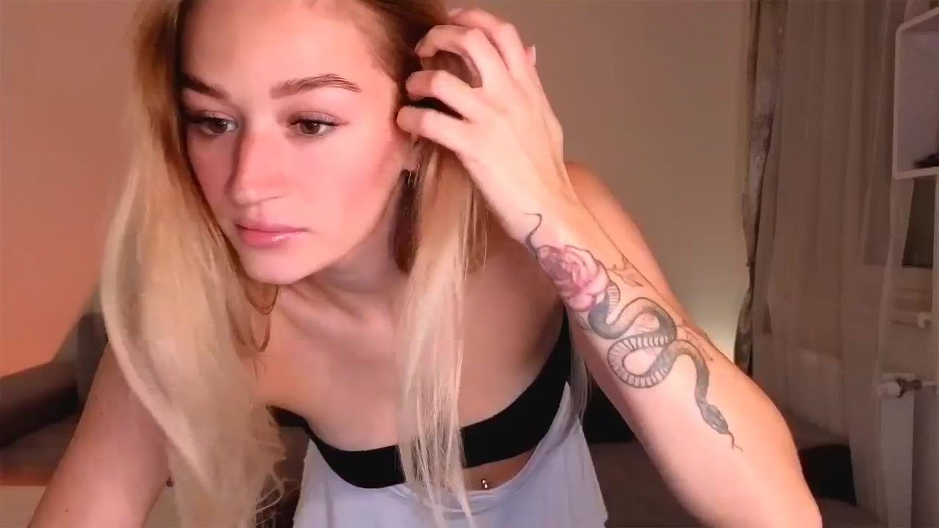 Gallery image thumbnail from CheckmyPeach's myfreecams stream on, 08/30/2025, 15:56 image 9 of 20