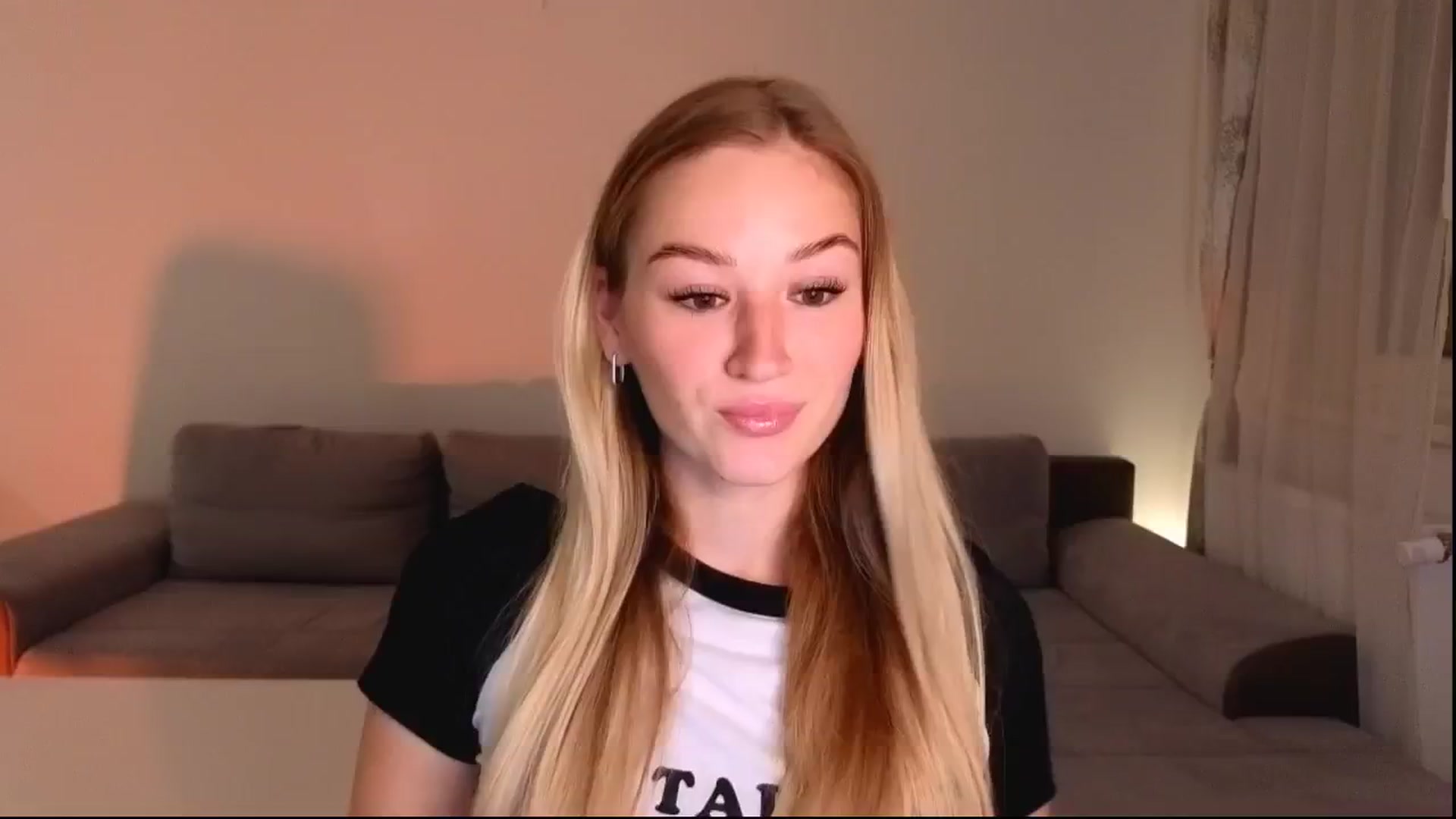Gallery image thumbnail from CheckmyPeach's myfreecams stream on, 08/31/2025, 13:28 image 9 of 20