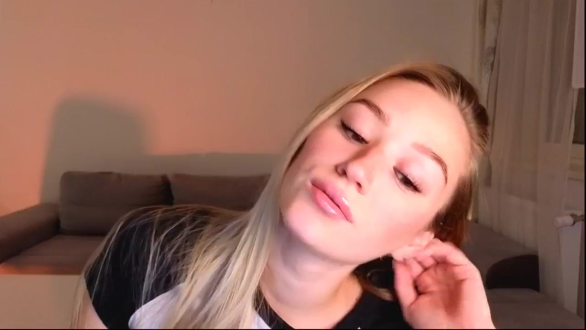 Gallery image thumbnail from CheckmyPeach's myfreecams stream on, 08/31/2025, 13:28 image 19 of 20
