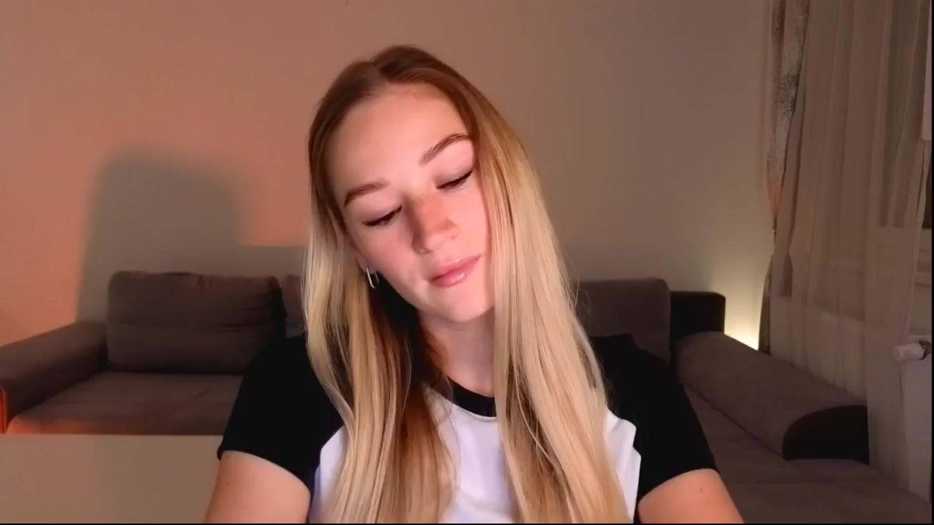 Gallery image thumbnail from CheckmyPeach's myfreecams stream on, 08/31/2025, 13:28 image 10 of 20