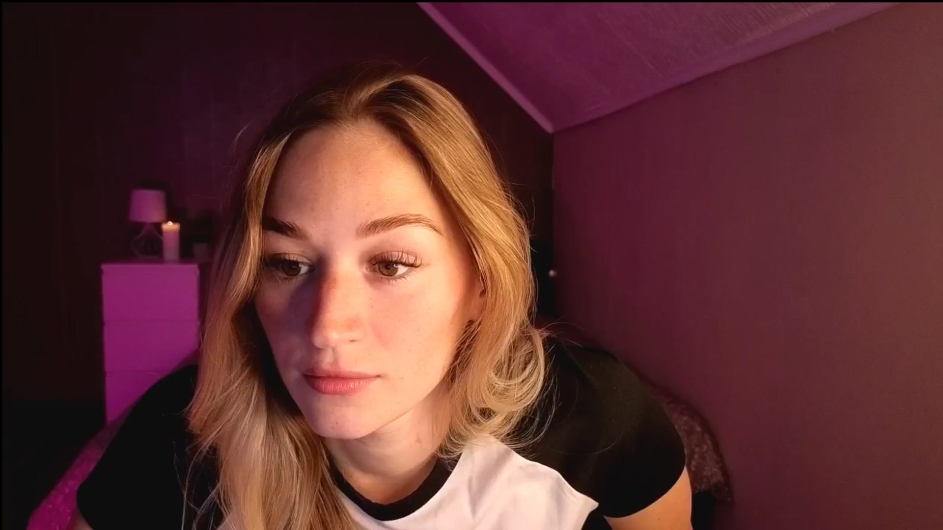 Gallery image thumbnail from CheckmyPeach's myfreecams stream on, 10/11/2025, 15:01 image 16 of 20